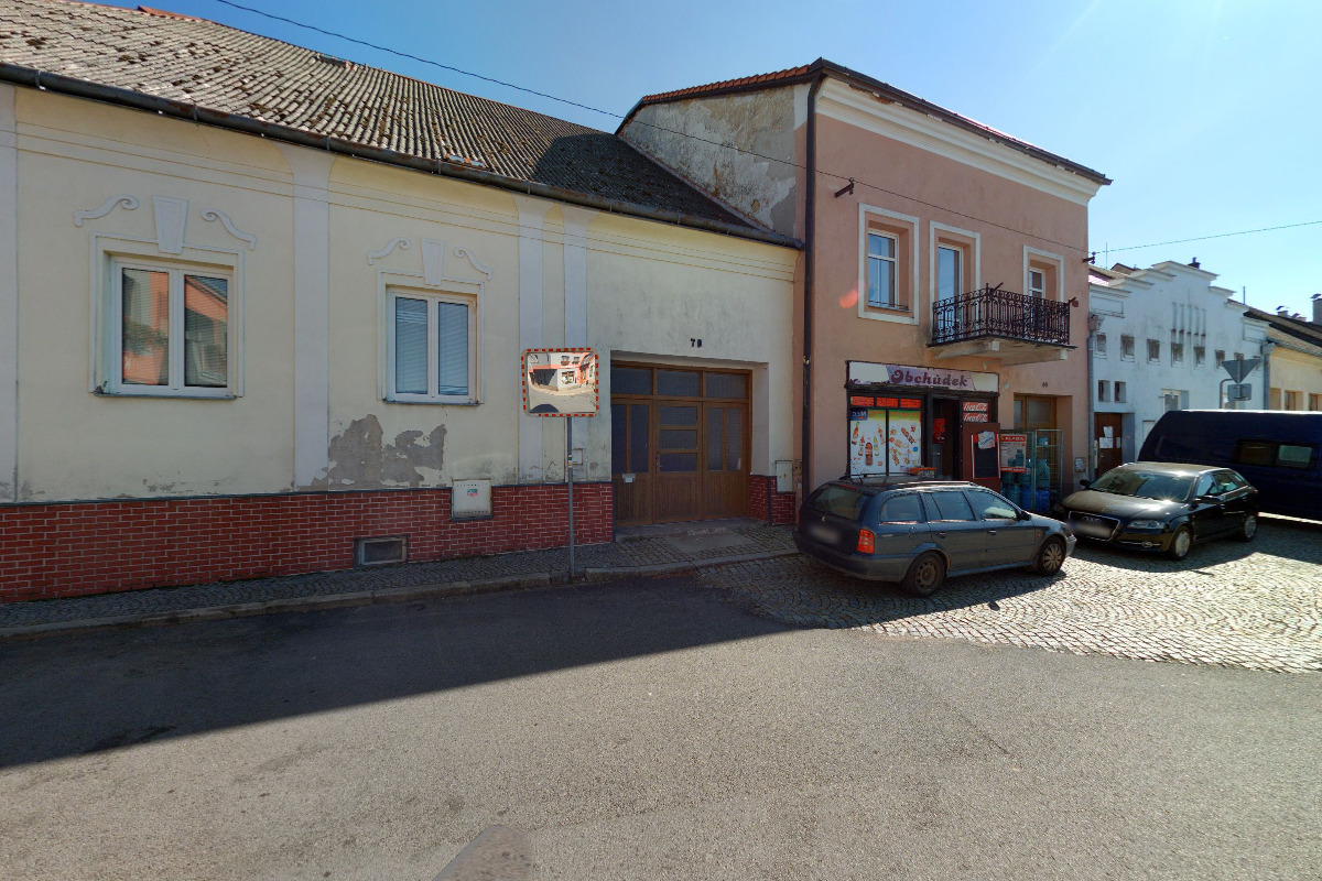 Obchůdek na náměstí