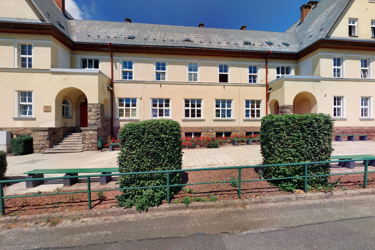 Základní škola Karla Klíče Hostinné foto 2