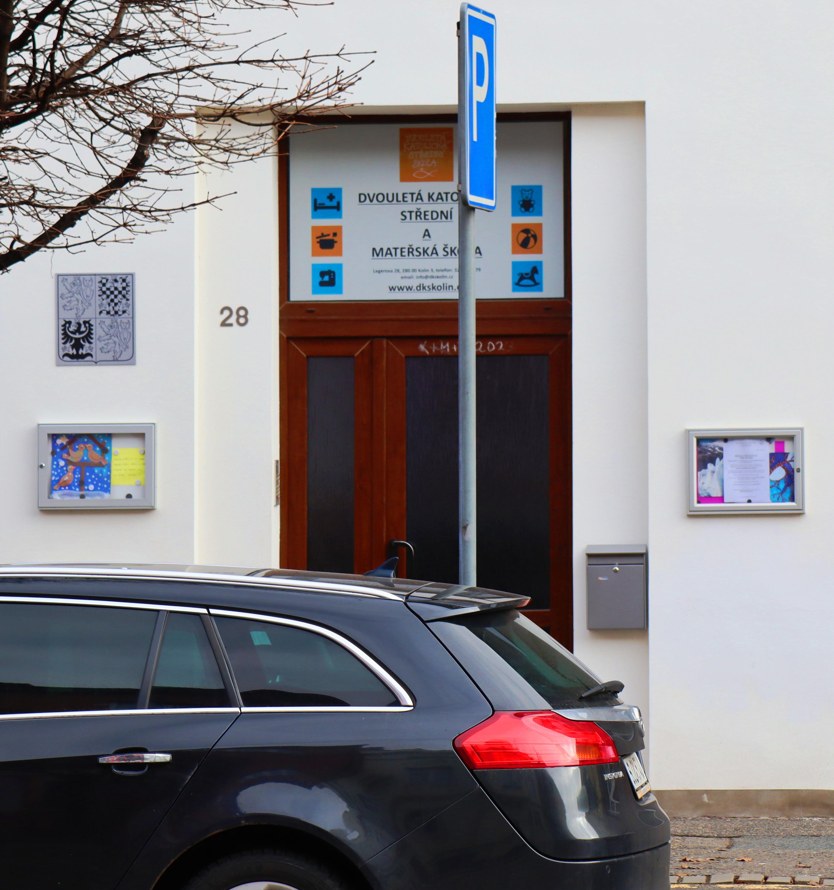 Dvouletá katolická střední škola a mateřská škola foto 3