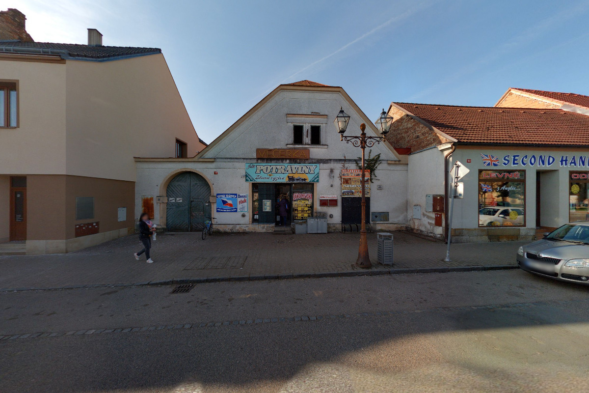 Smíšené zboží Klicperovo náměstí 	15 foto 3