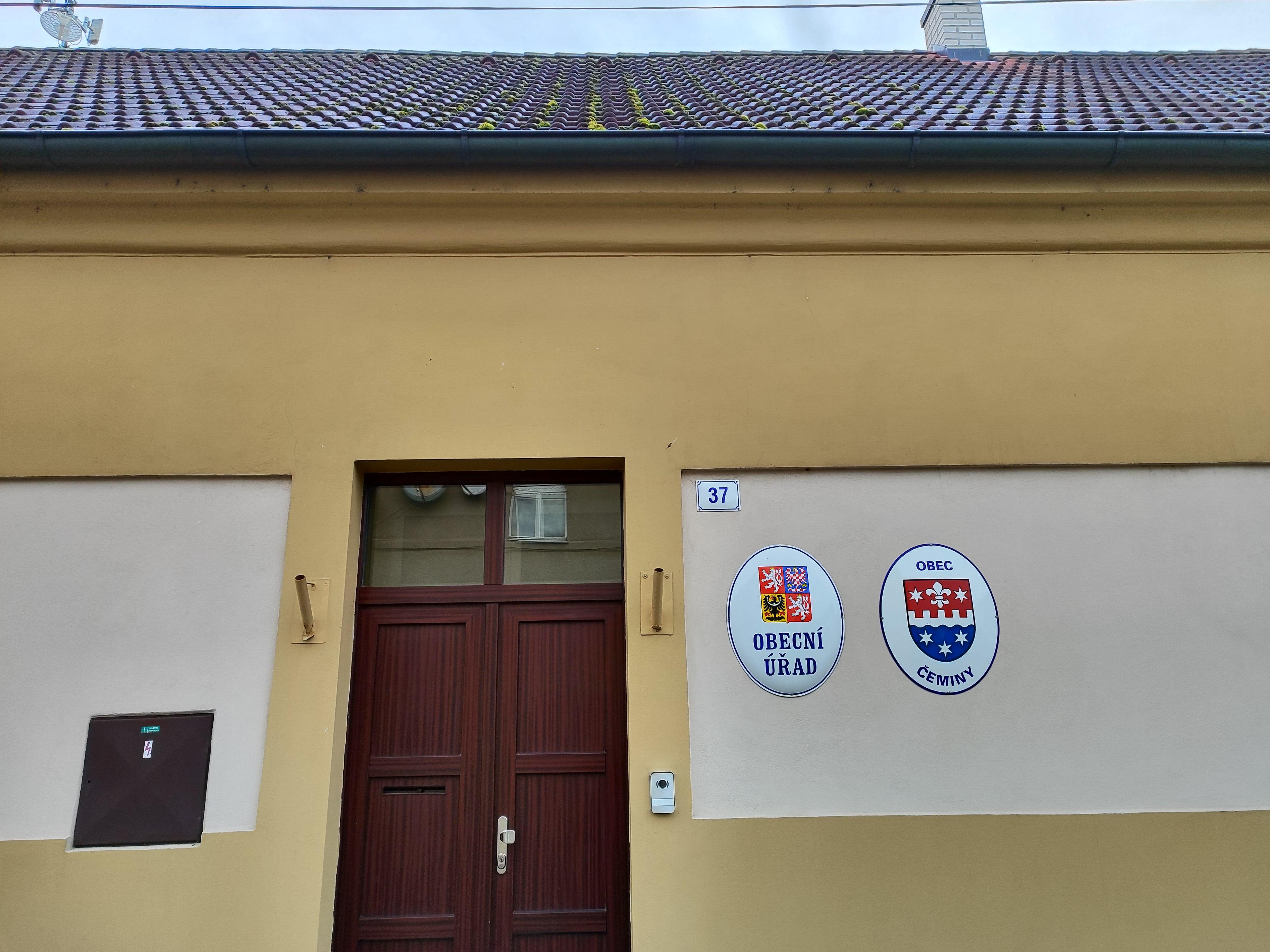 Čeminy - obecní úřad foto 2