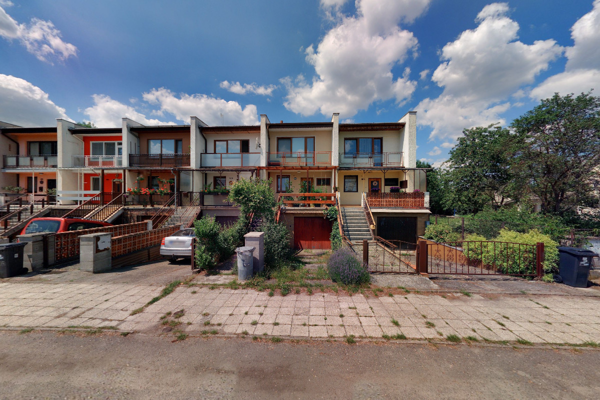 Language gate Mgr. Lenka Sechovcová