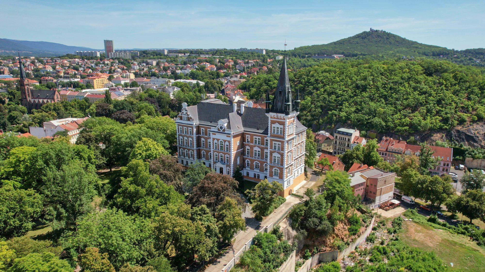 Hotelová škola, Obchodní akademie a Střední průmyslová škola, Teplice foto 3