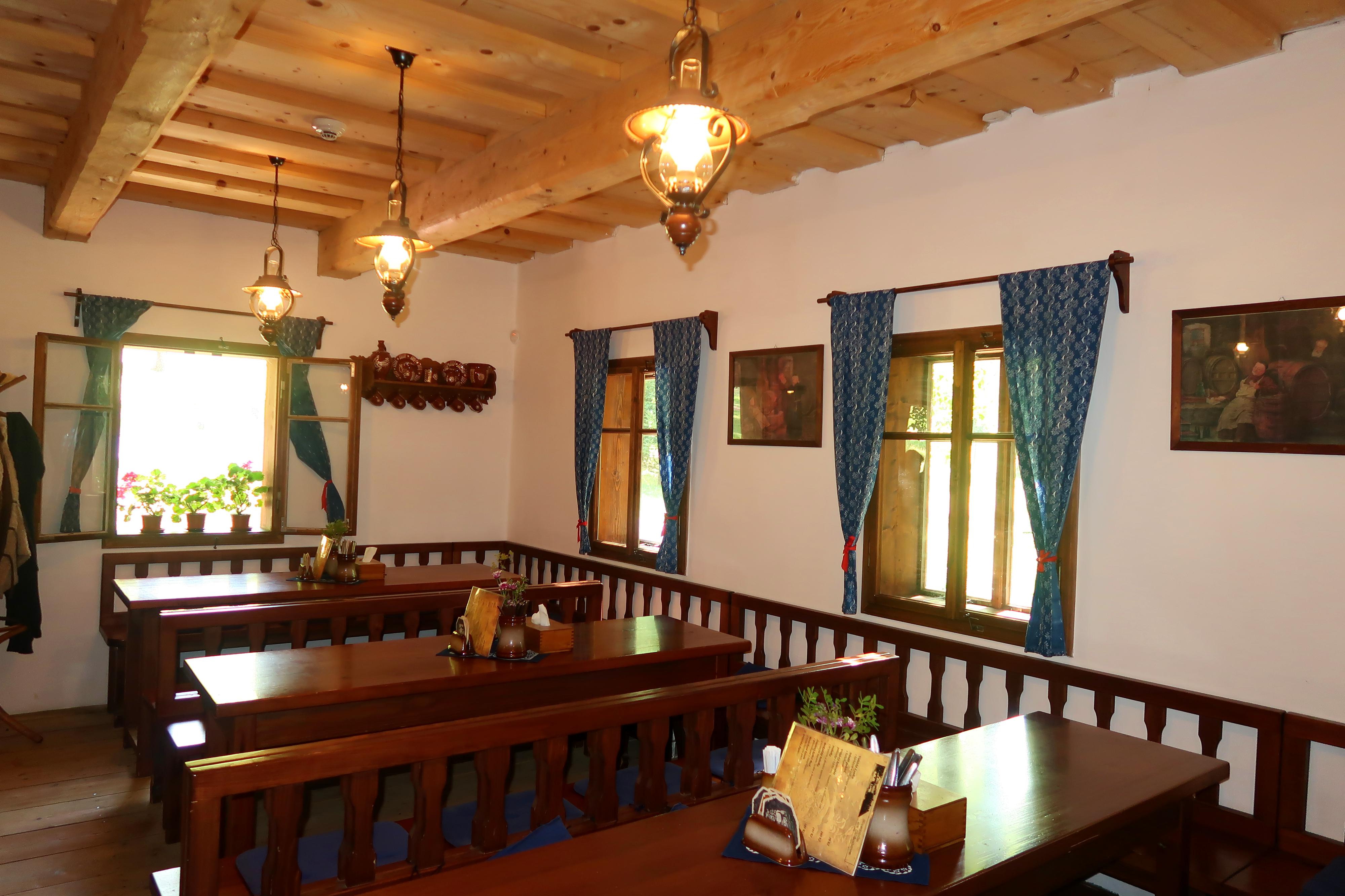 Hostinec s kupeckým krámem ze Zděchova