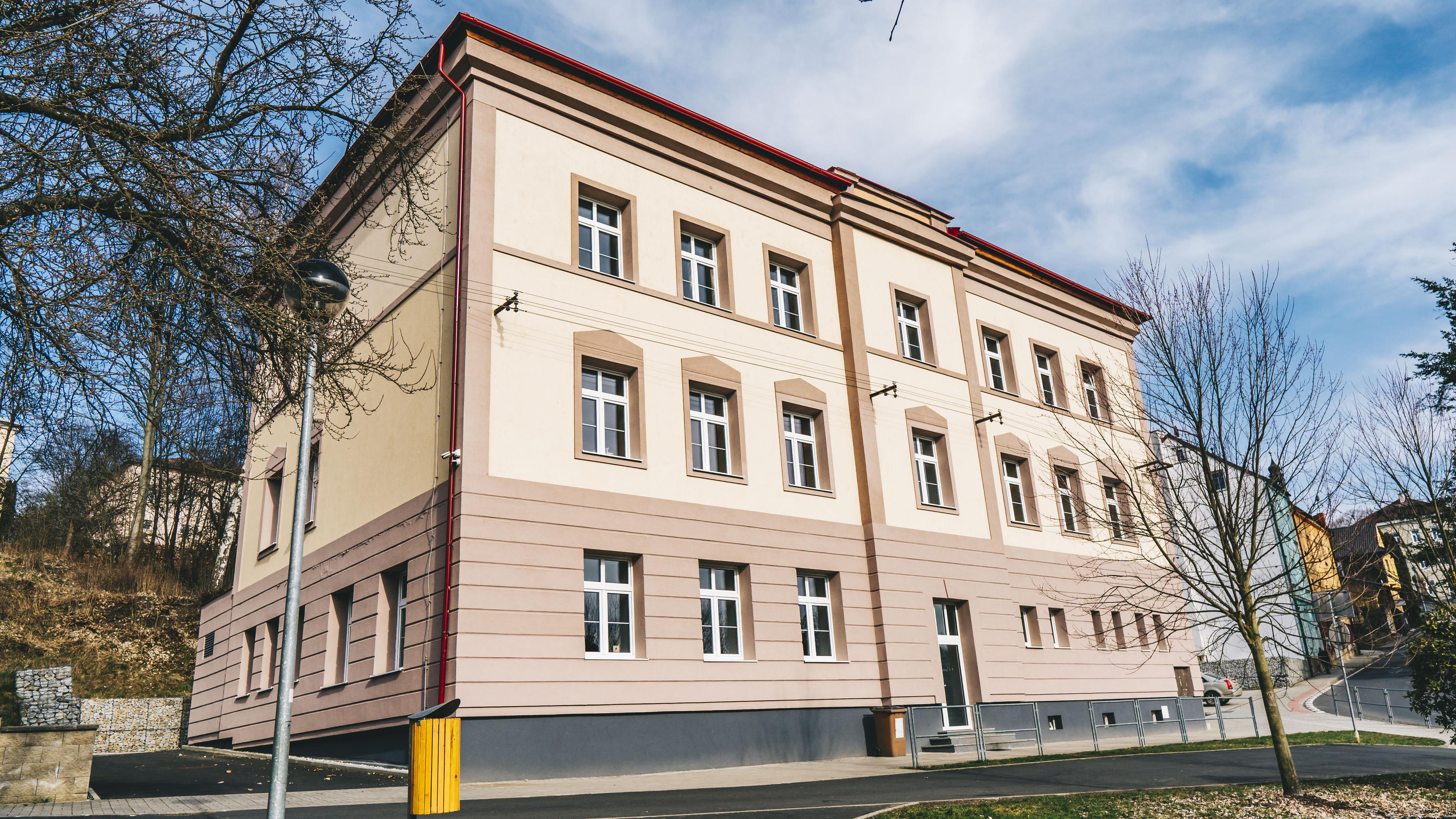 Základní škola Luby,  okres Cheb foto 2