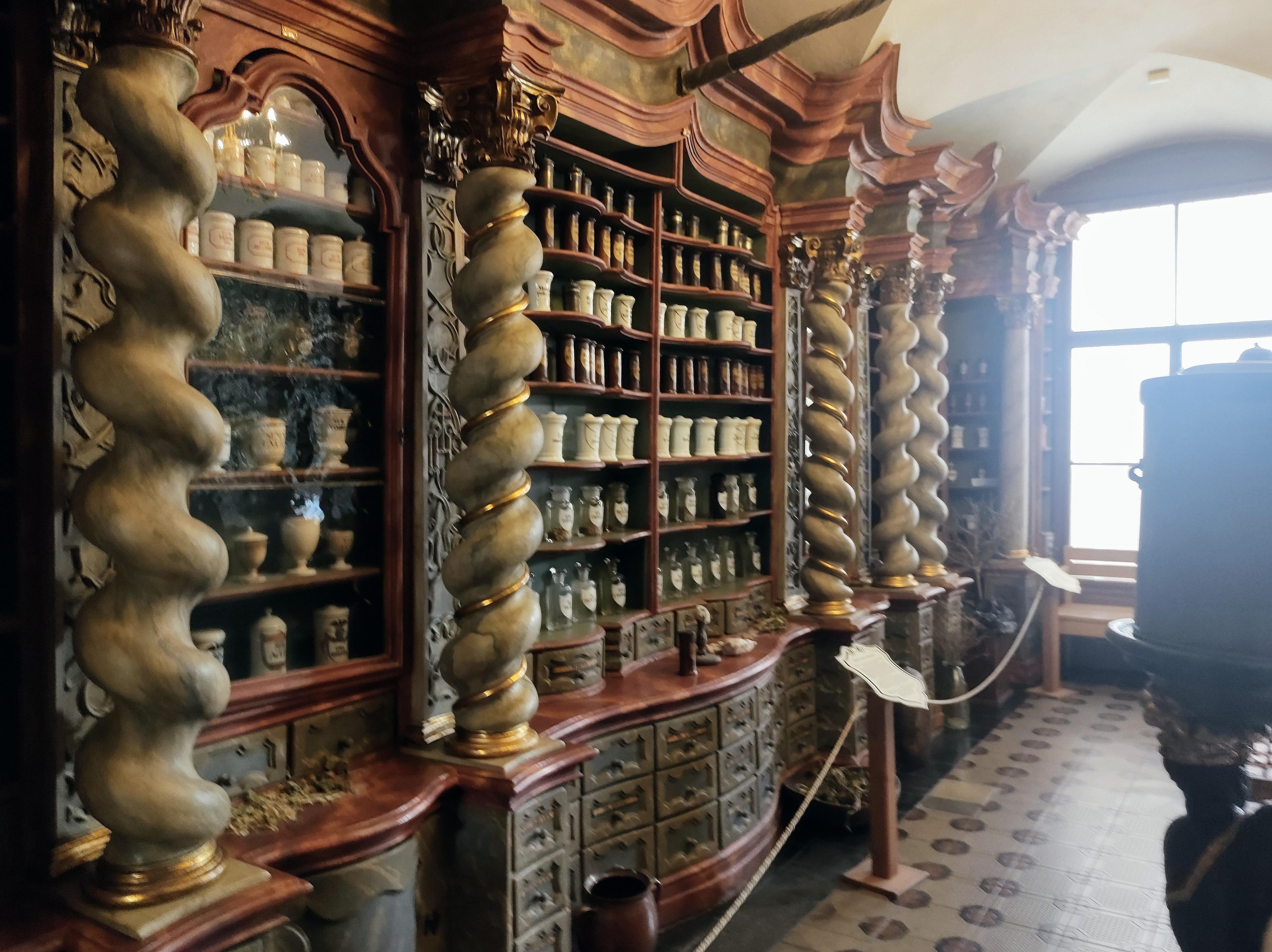 Barokní lékárna U Bílého jednorožce foto 4