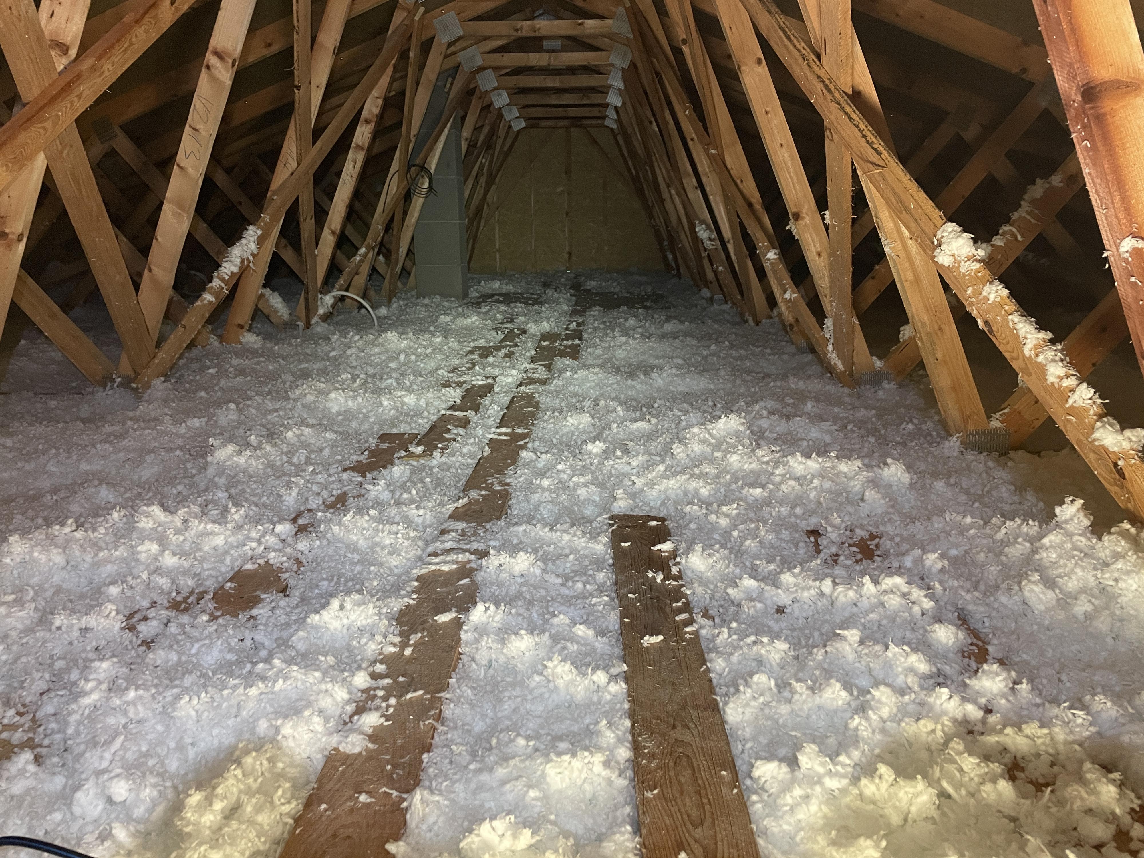 Zaizolujemto s.r.o. - foukaná izolace, stříkaná pěna foto 4
