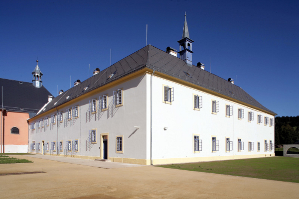 Františkánský klášter Hostinné foto 3