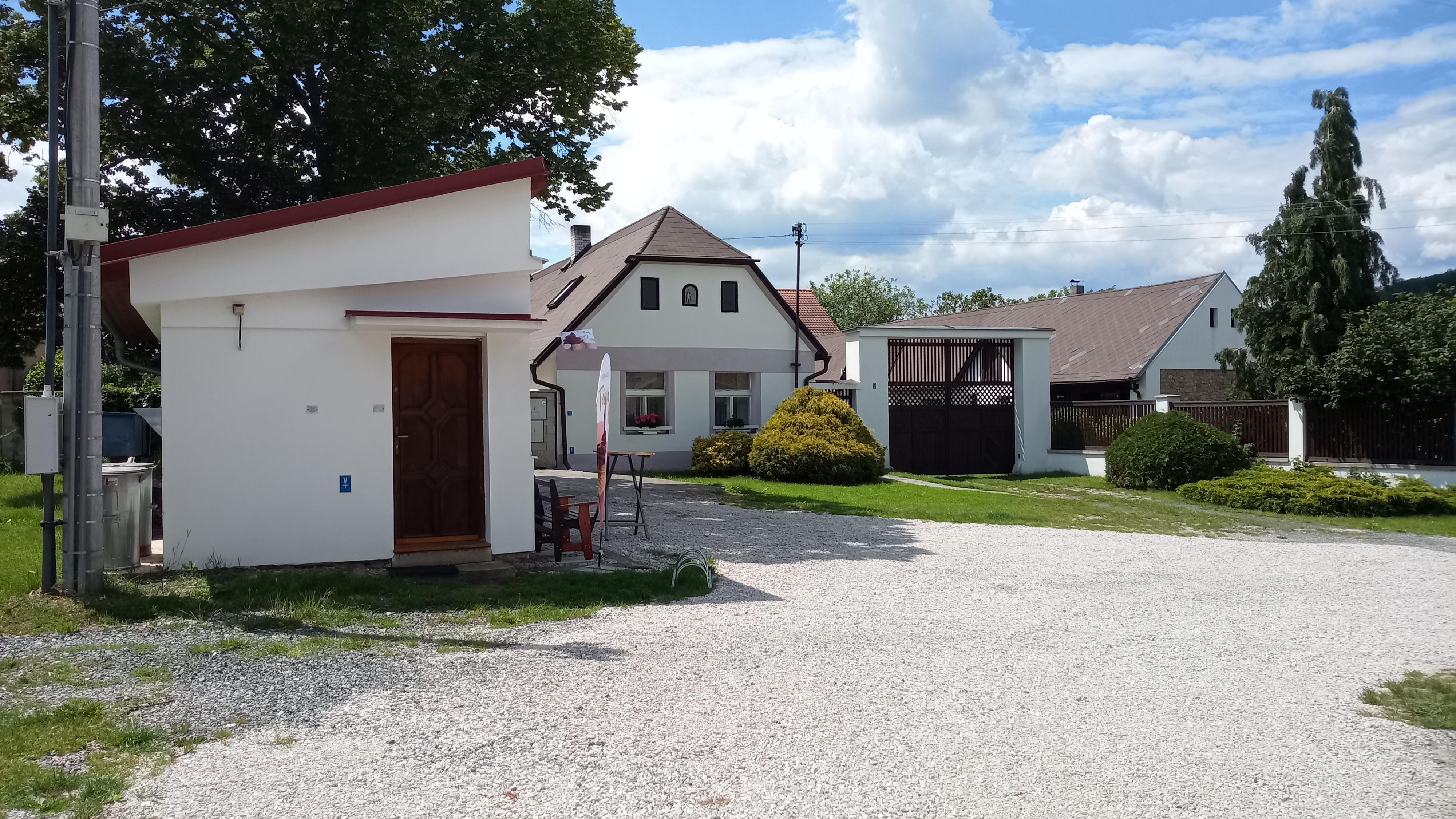 Občerstvení Pod Lípou foto 3