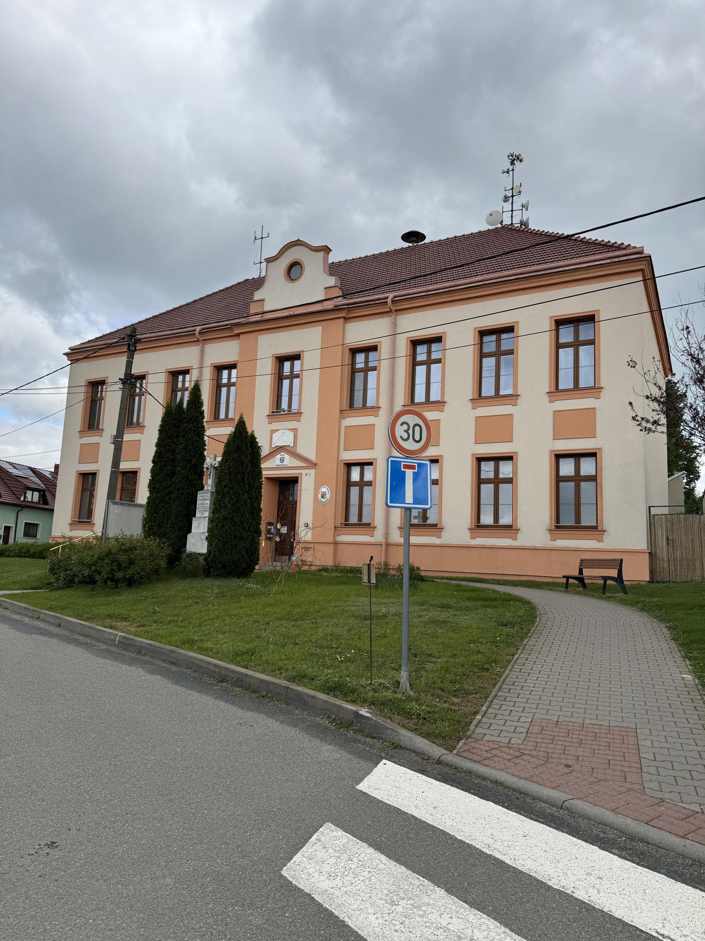 Ponětovice - obecní úřad foto 3