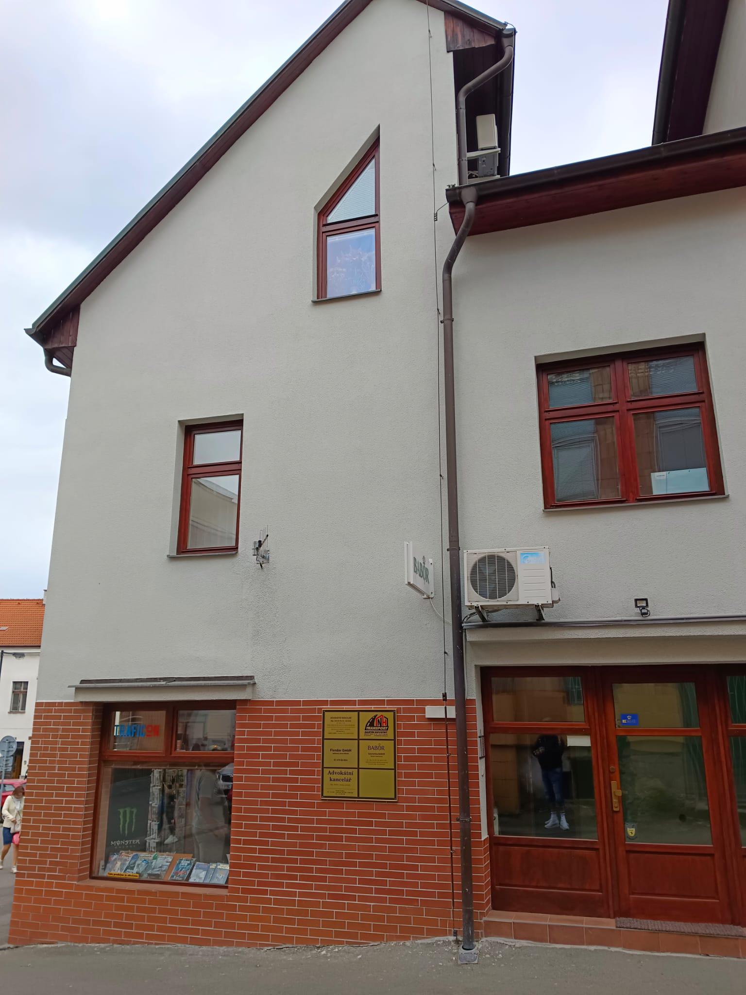 Advokát naproti obchodnímu domu foto 3