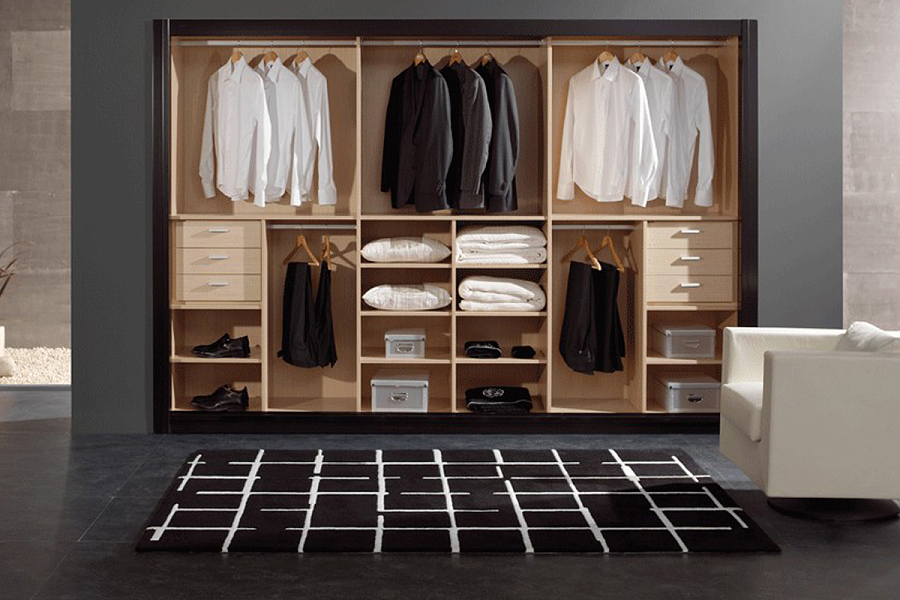 Akce - vestavěné skříně