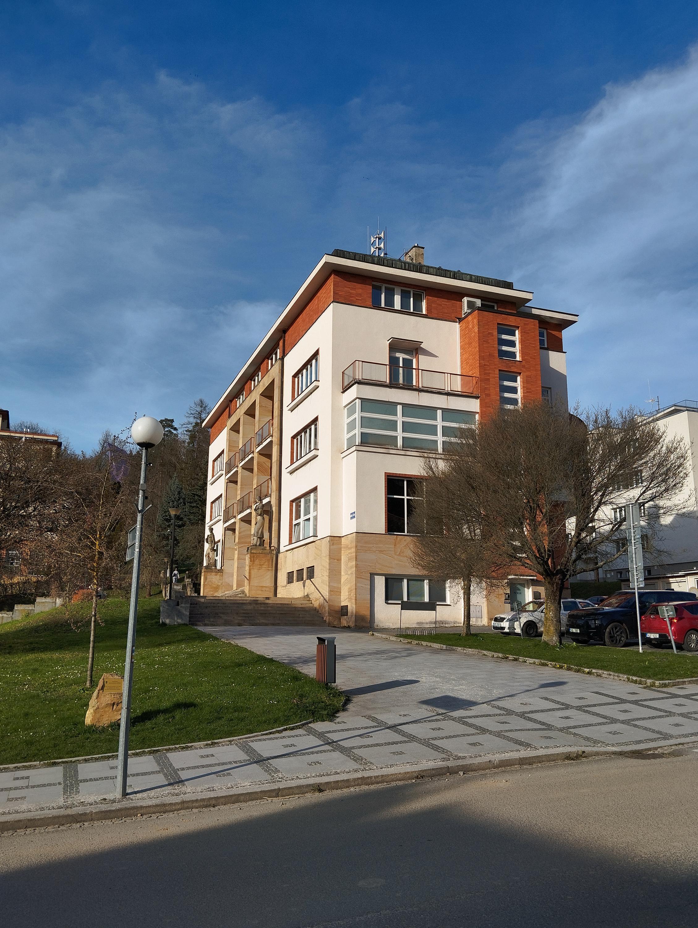 Městský úřad Luhačovice foto 2