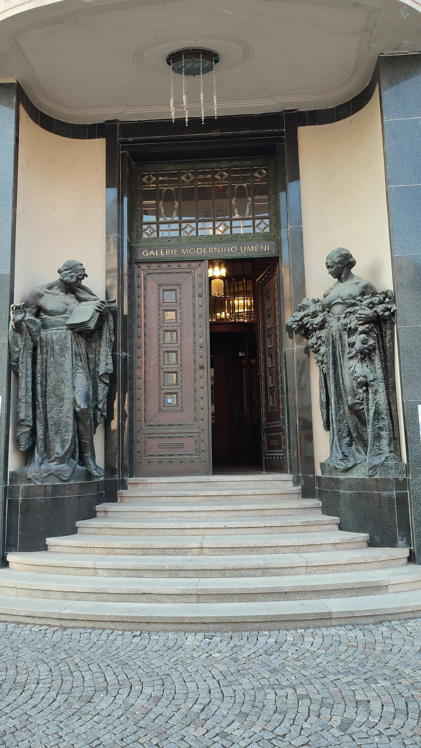 Galerie moderního umění v Hradci Králové foto 5