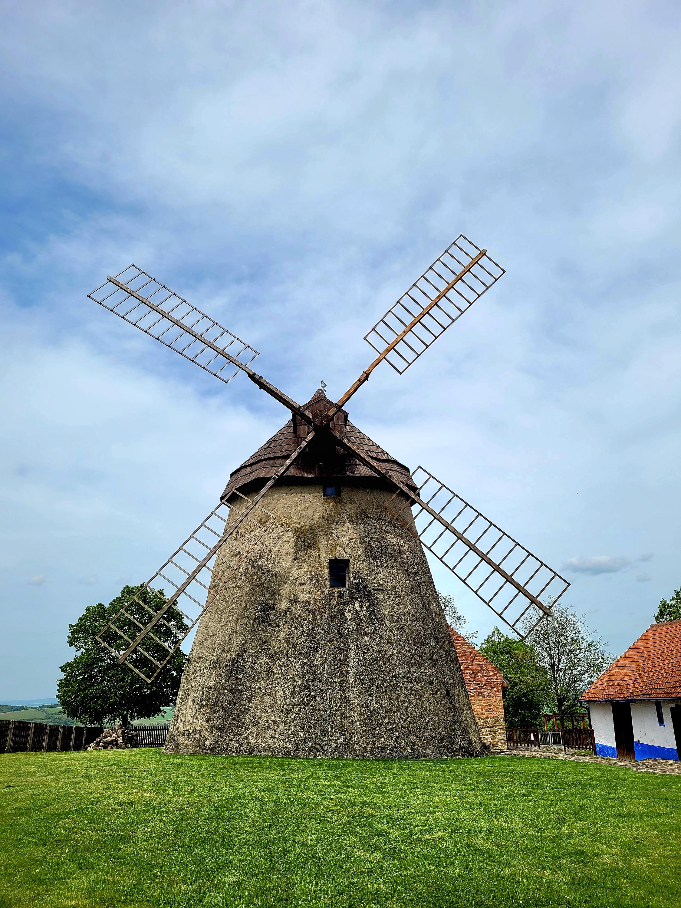 Větrný mlýn v Kuželově foto 5