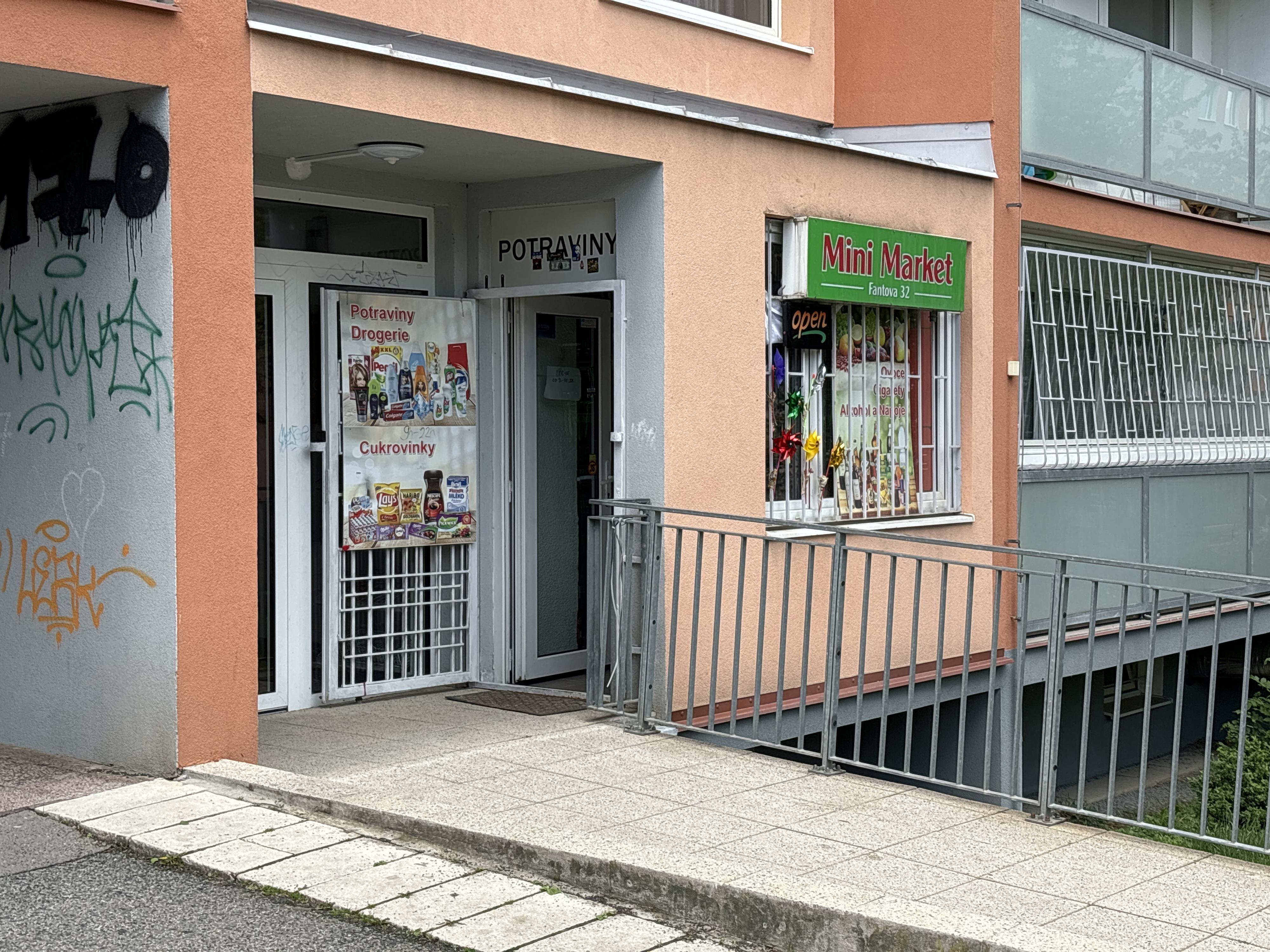 Mini market Fantova 32 foto 1