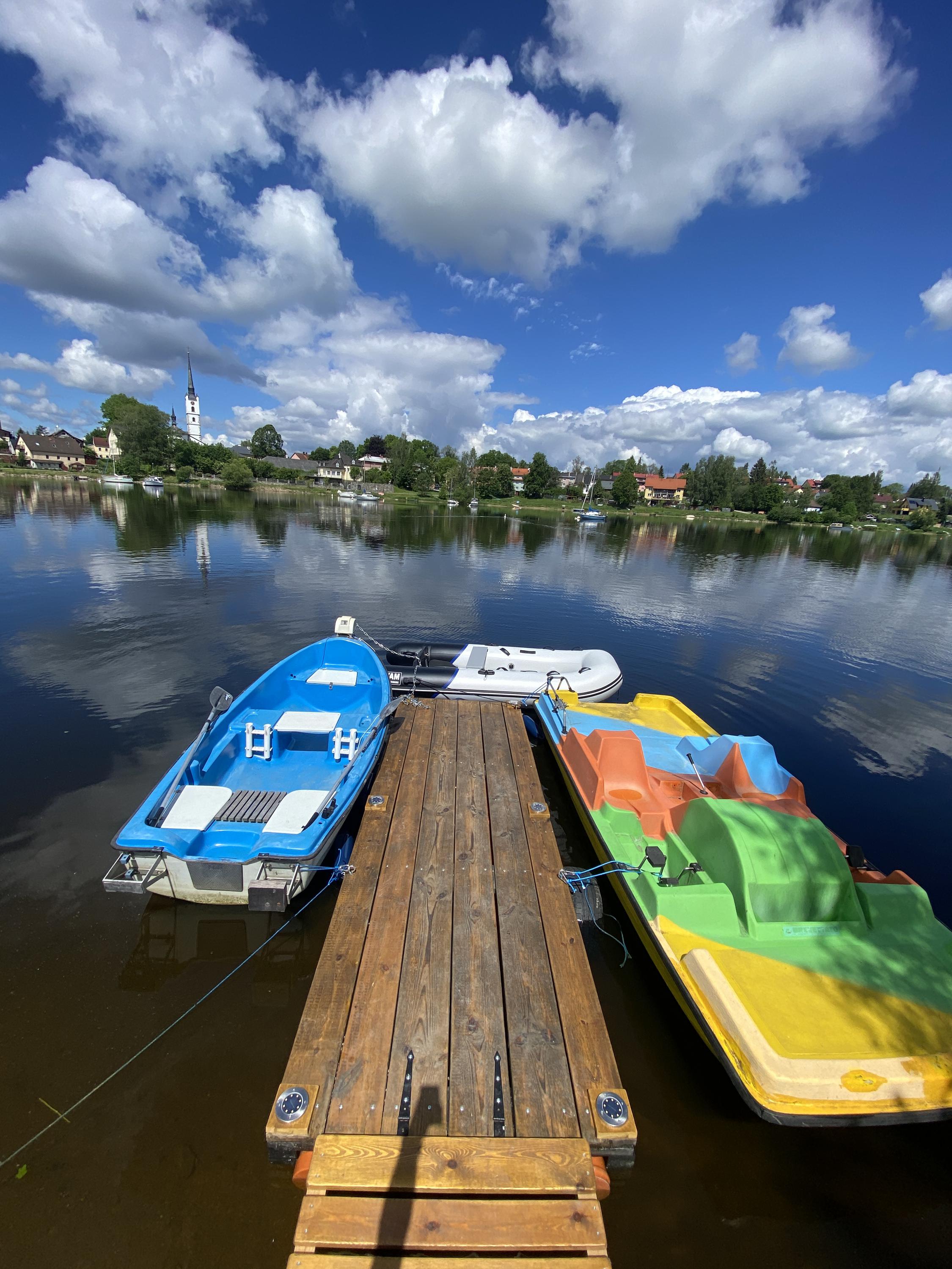 Půjčovna lodí a šlapadel Marina Frymburk foto 3