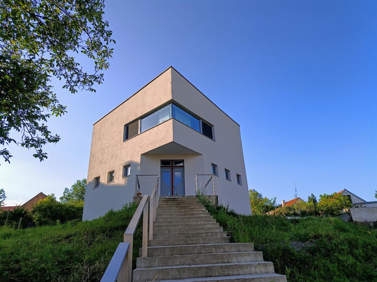 Pavéza - kostel Církve čs. husitské