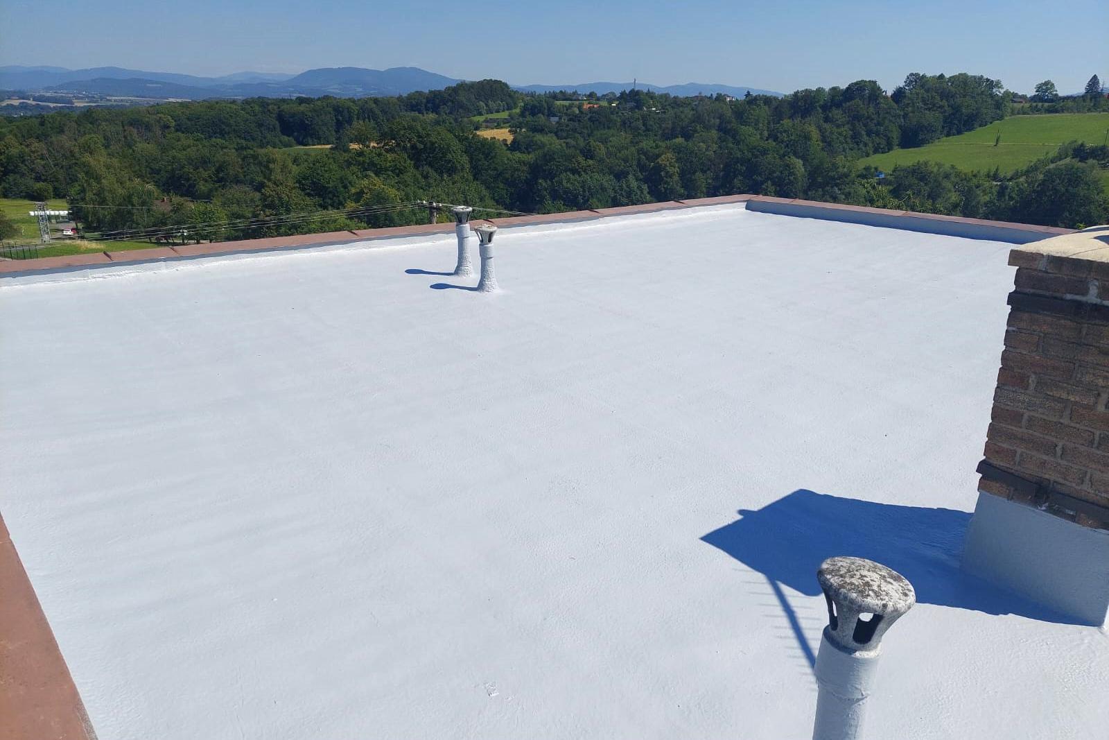 Hydroizolace a tepelná izolace střechy PUR pěnou