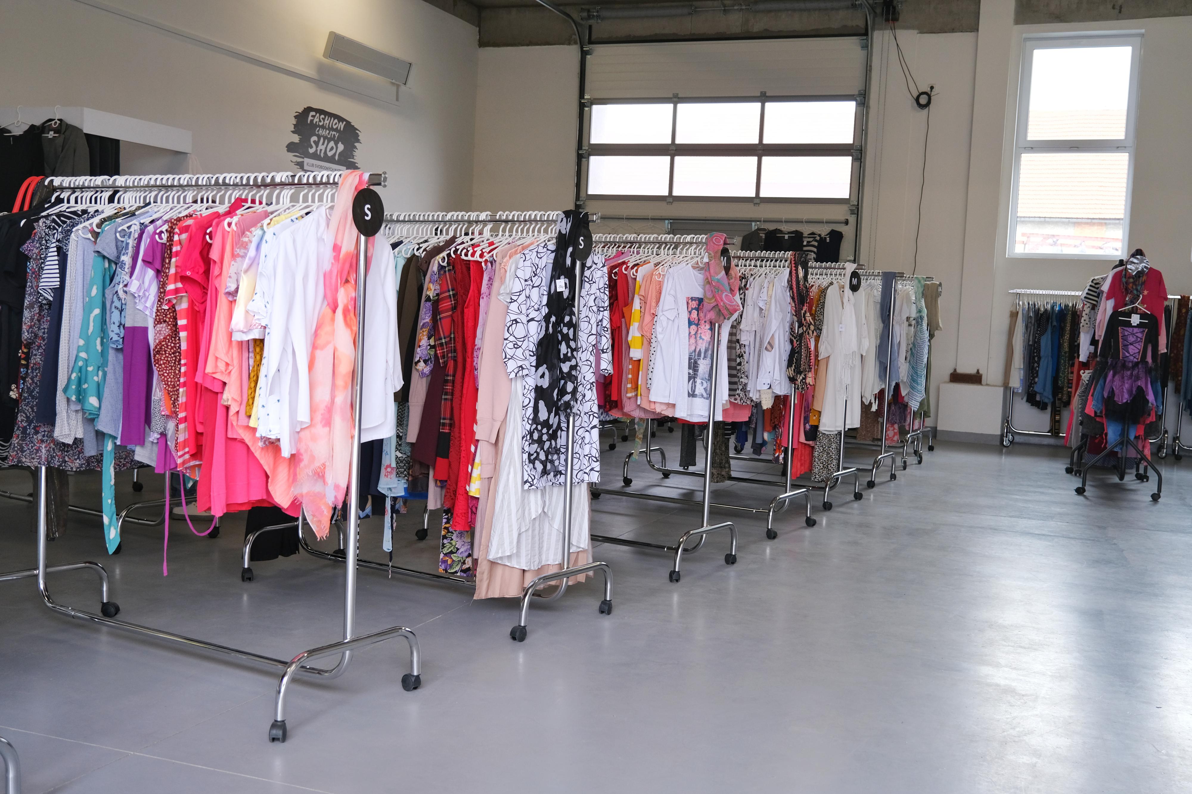 Fashion Charity Shop Hovorčovice foto 5