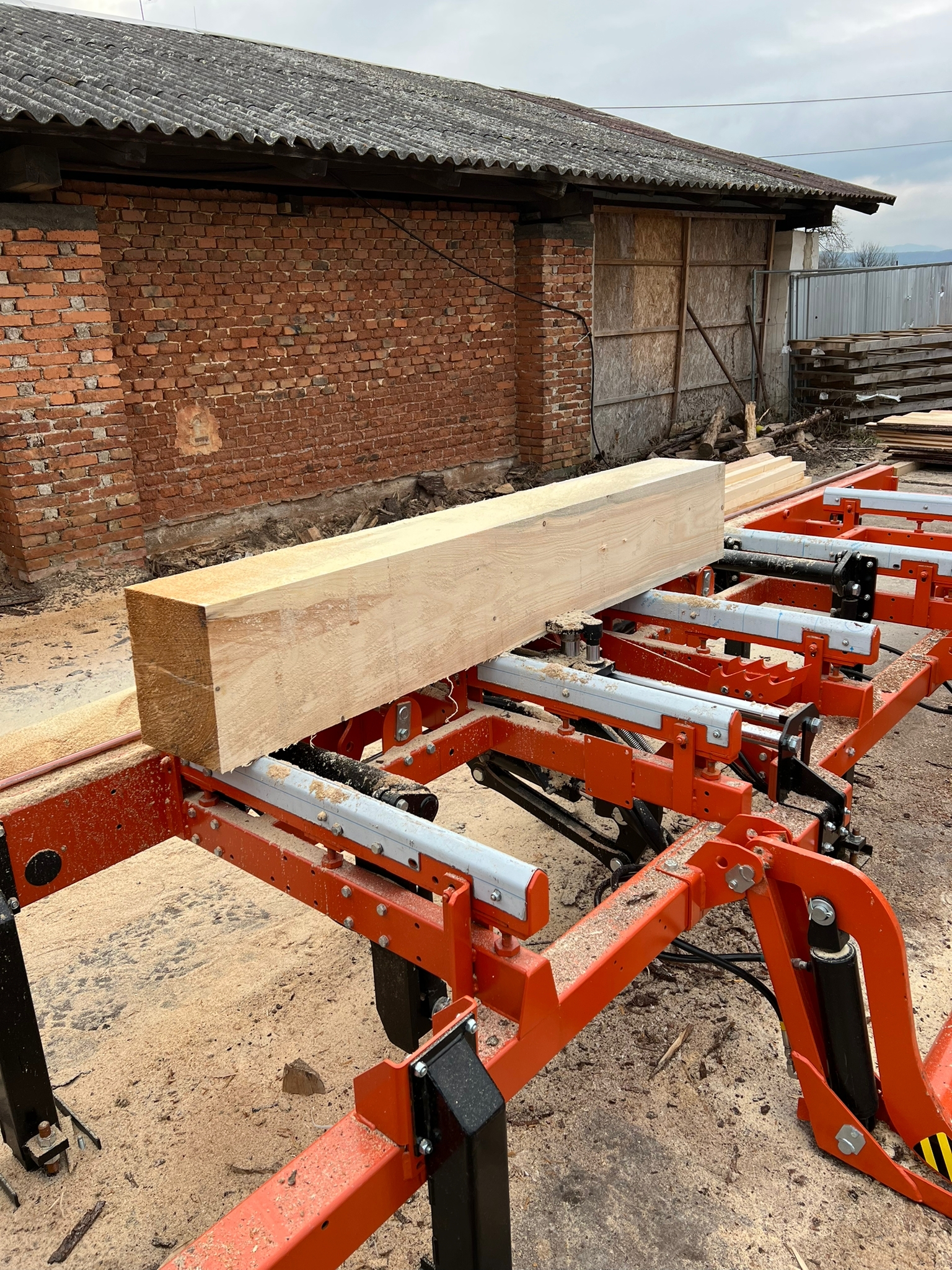 Prodej stavebního řeziva - 1. VINOHRADSKÁ ENERGETICKÁ, s.r.o. foto 2