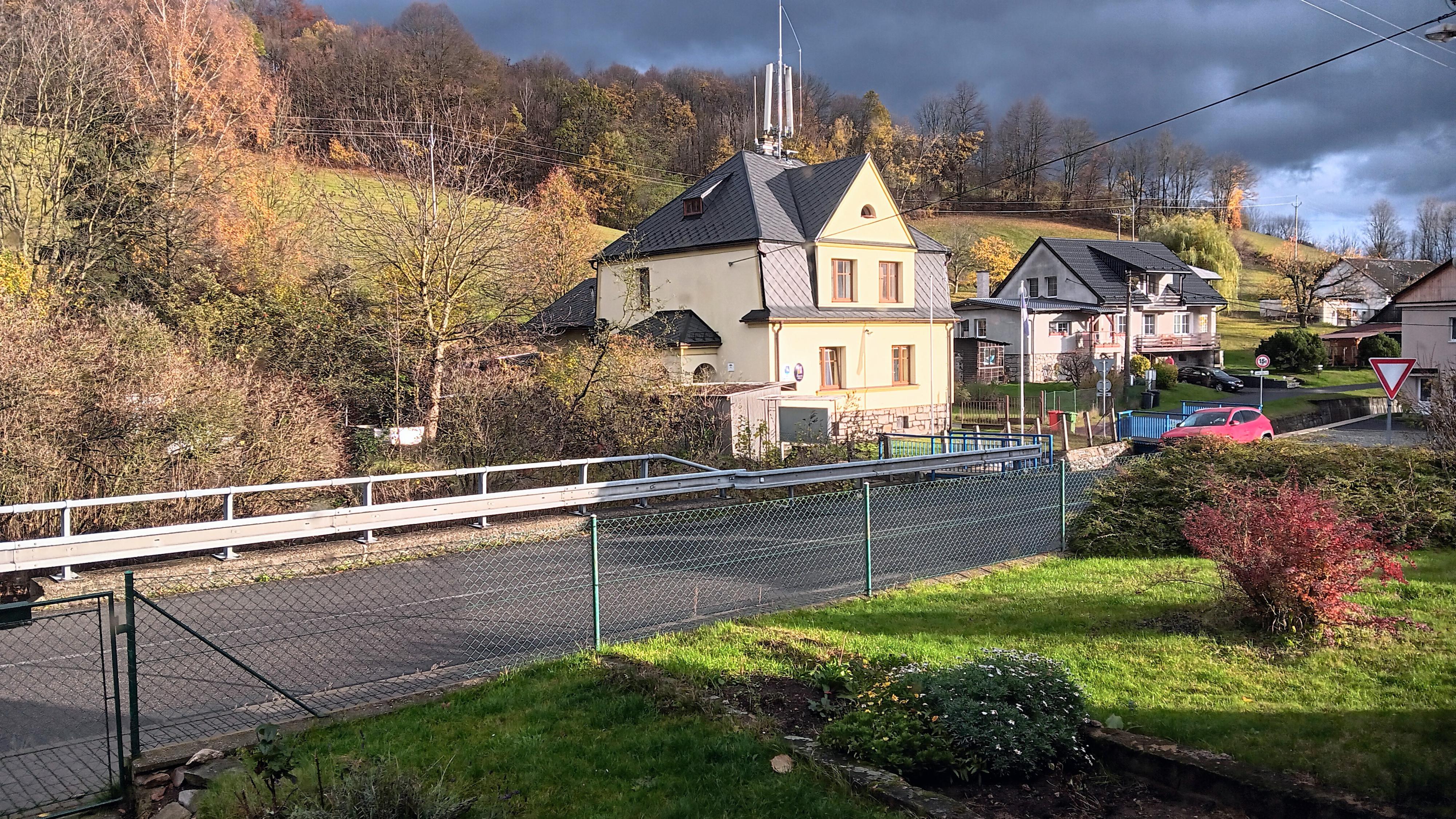 Bratrušov - obecní úřad foto 1