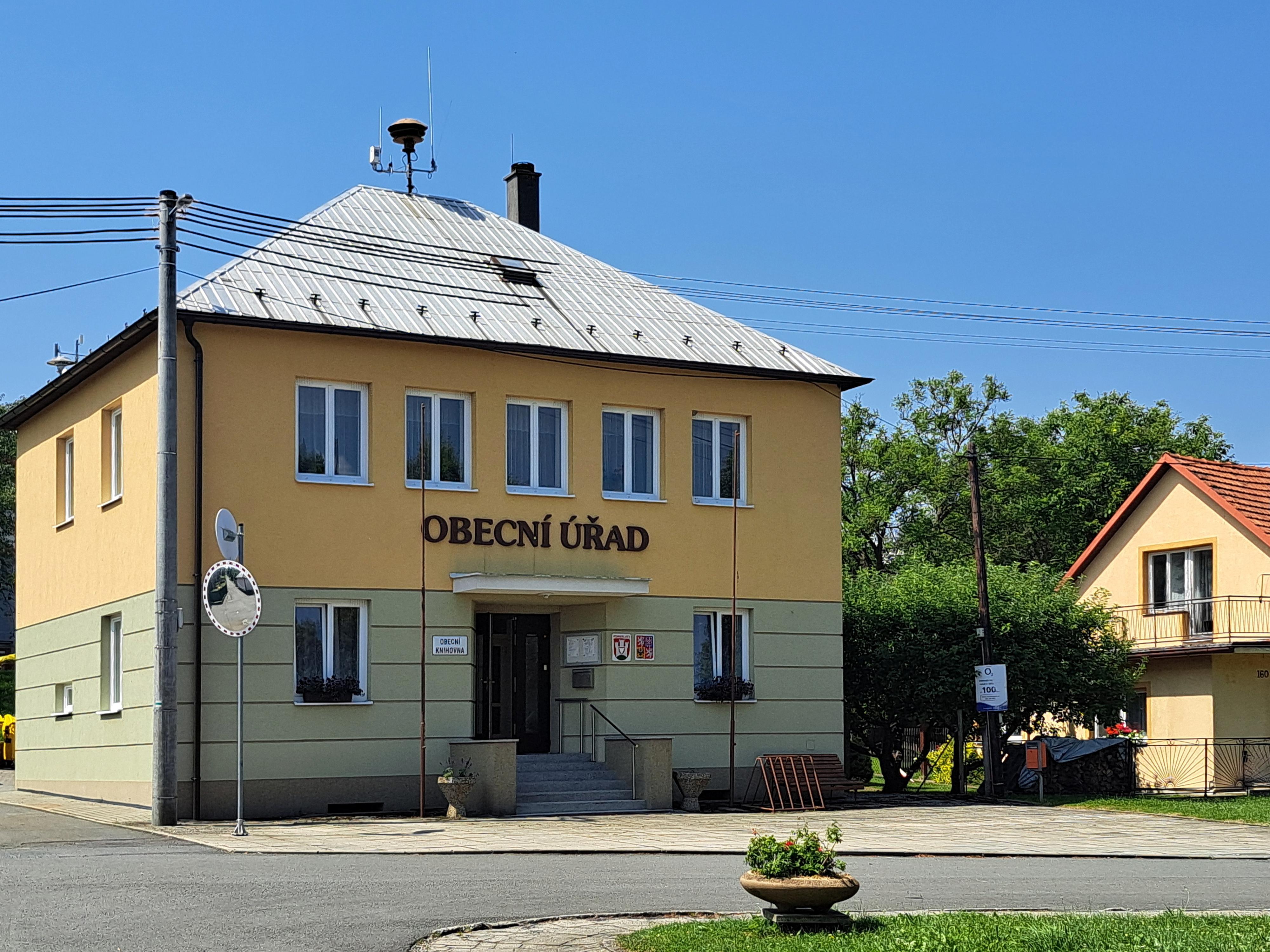 Podhradní Lhota - obecní úřad foto 4
