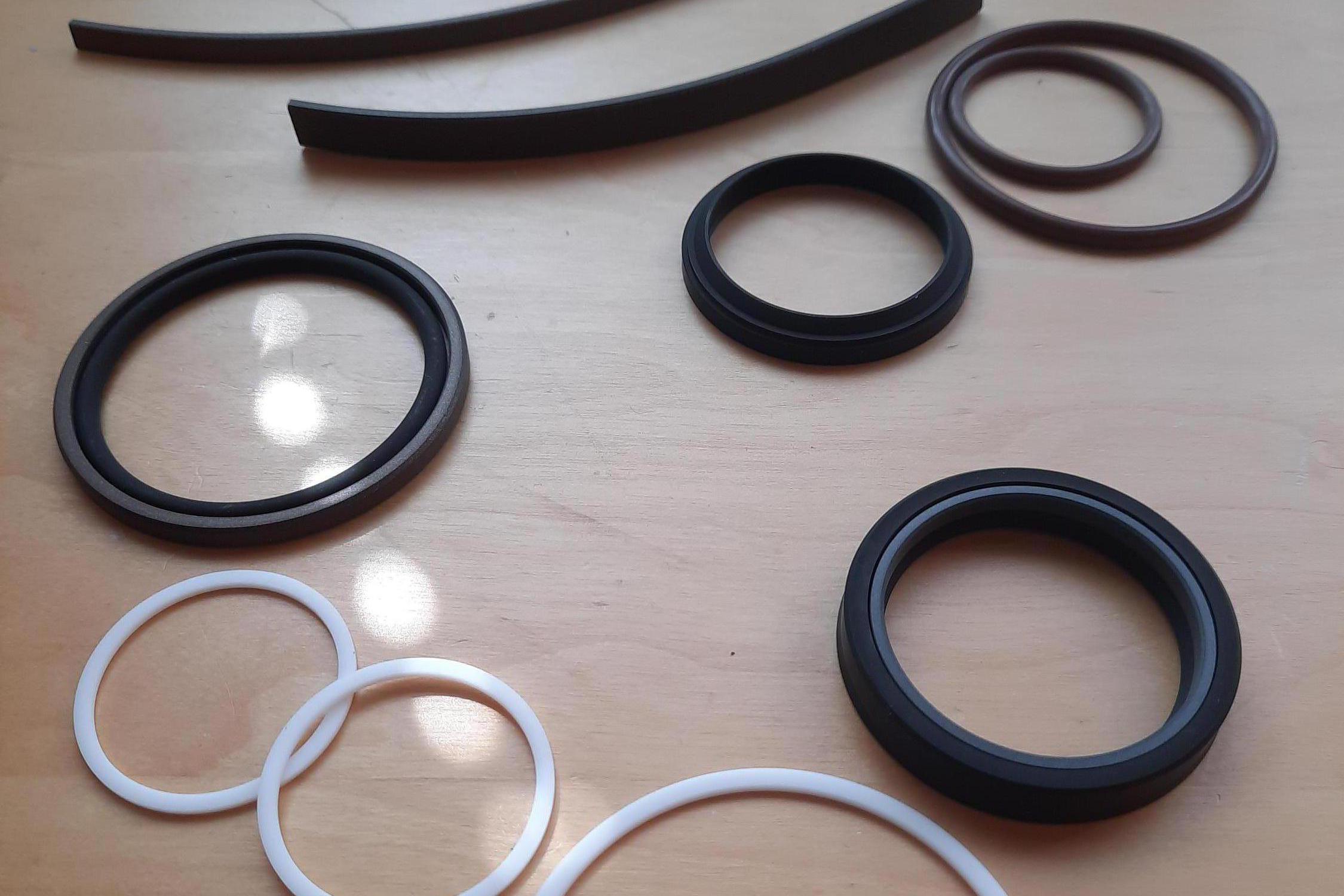 Tomáš Karlík - prodej a výroba těsnění, opravy hydraulických válců