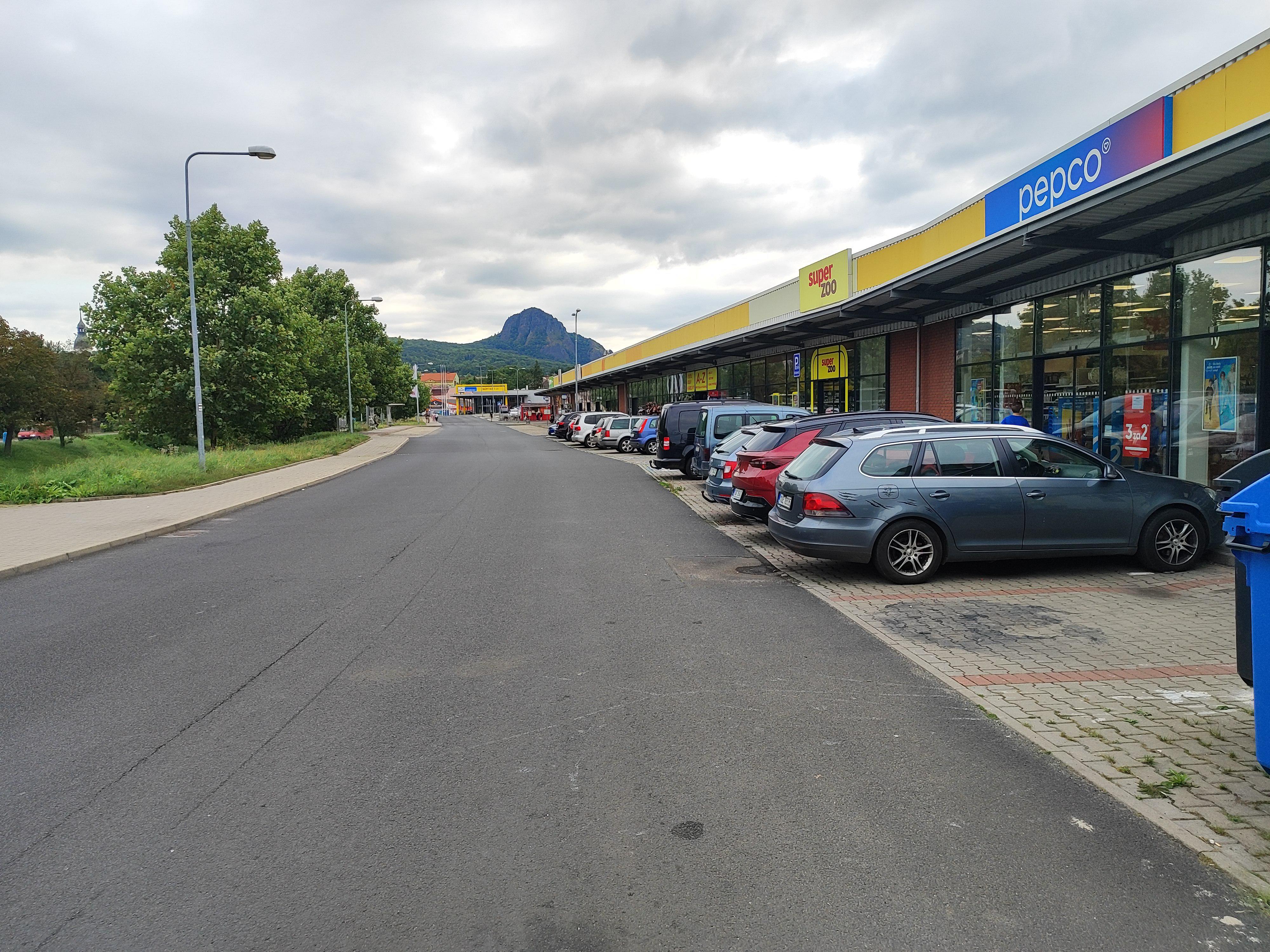 Retail park Bílina foto 1