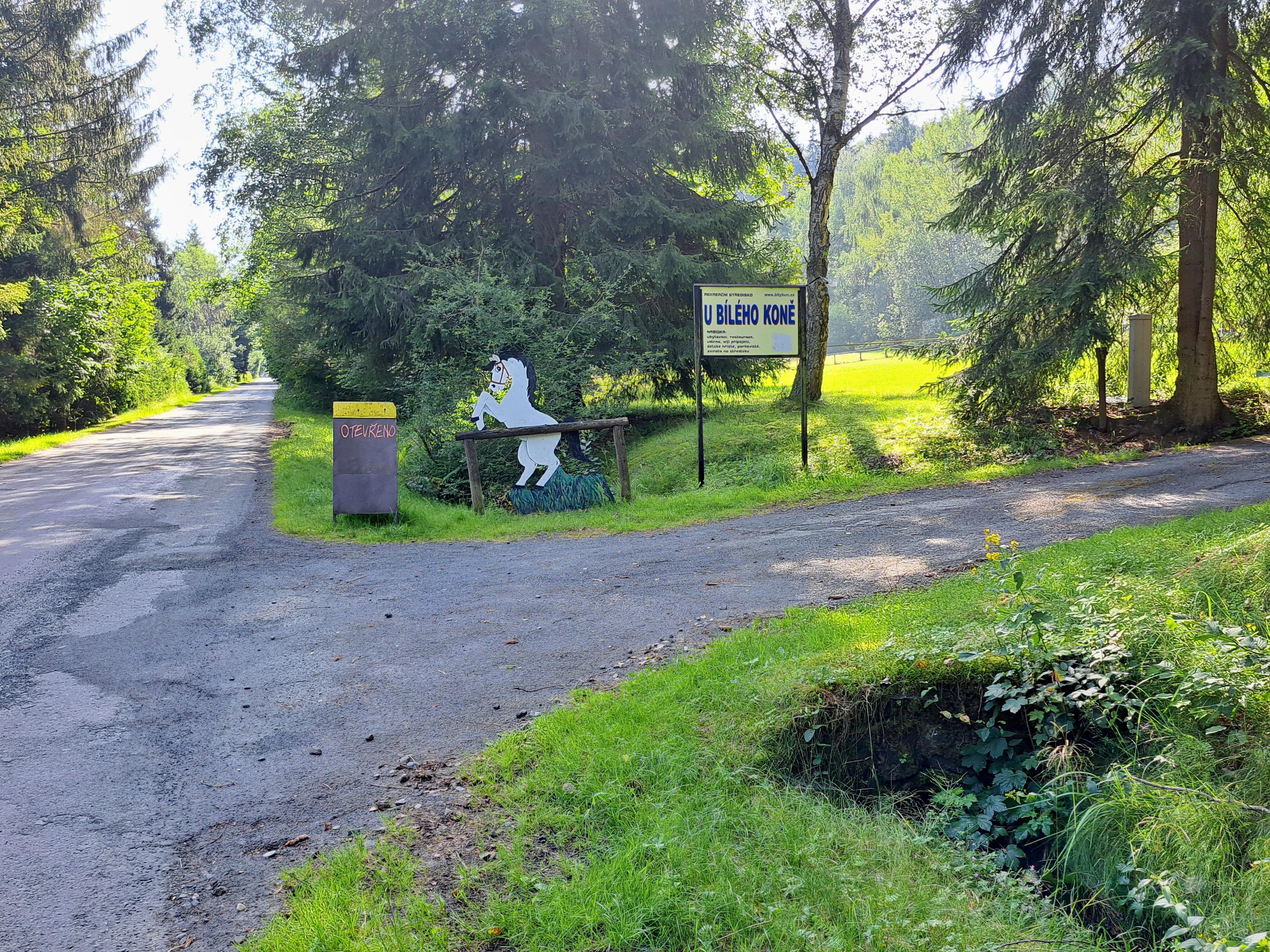 Penzion U bílého koně - chatky foto 5