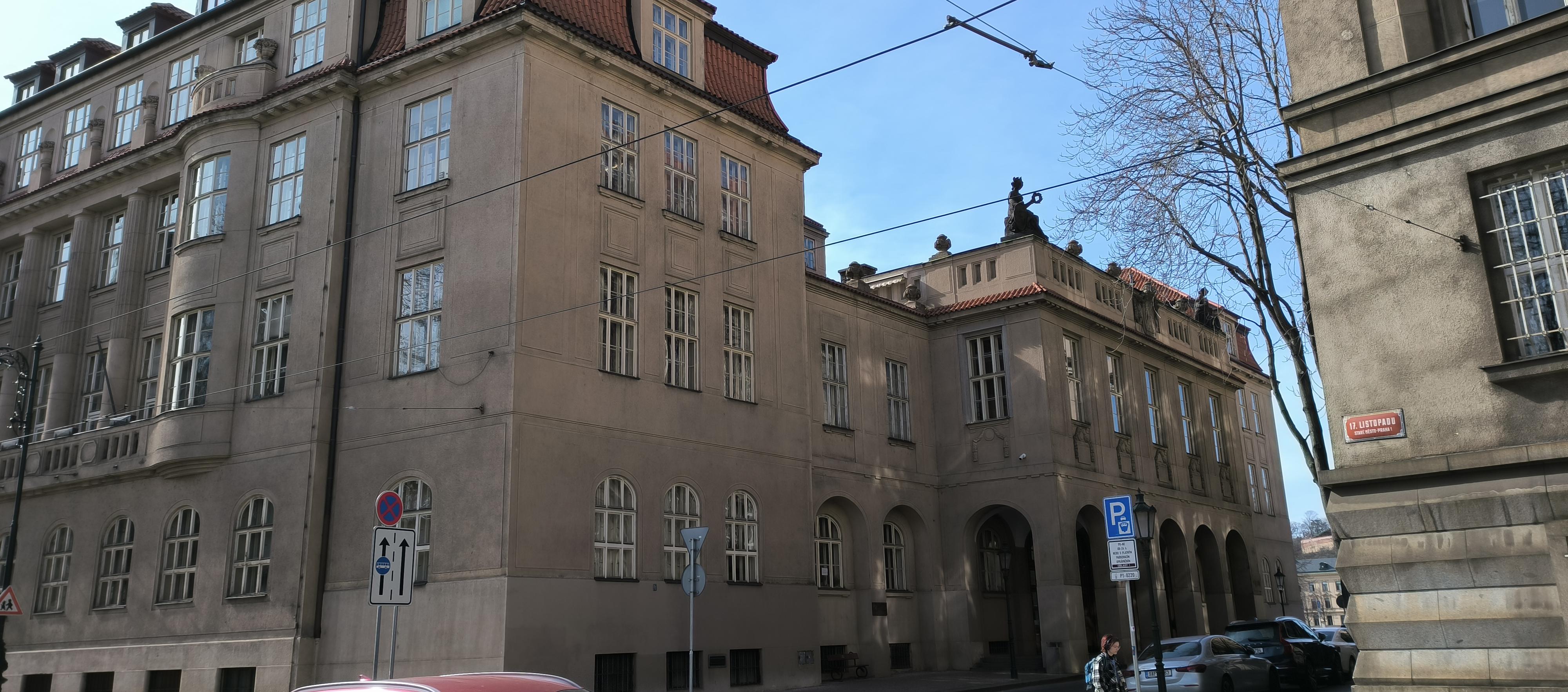 České vysoké učení technické v Praze - Fakulta jaderná a fyzikálně inženýrská foto 2