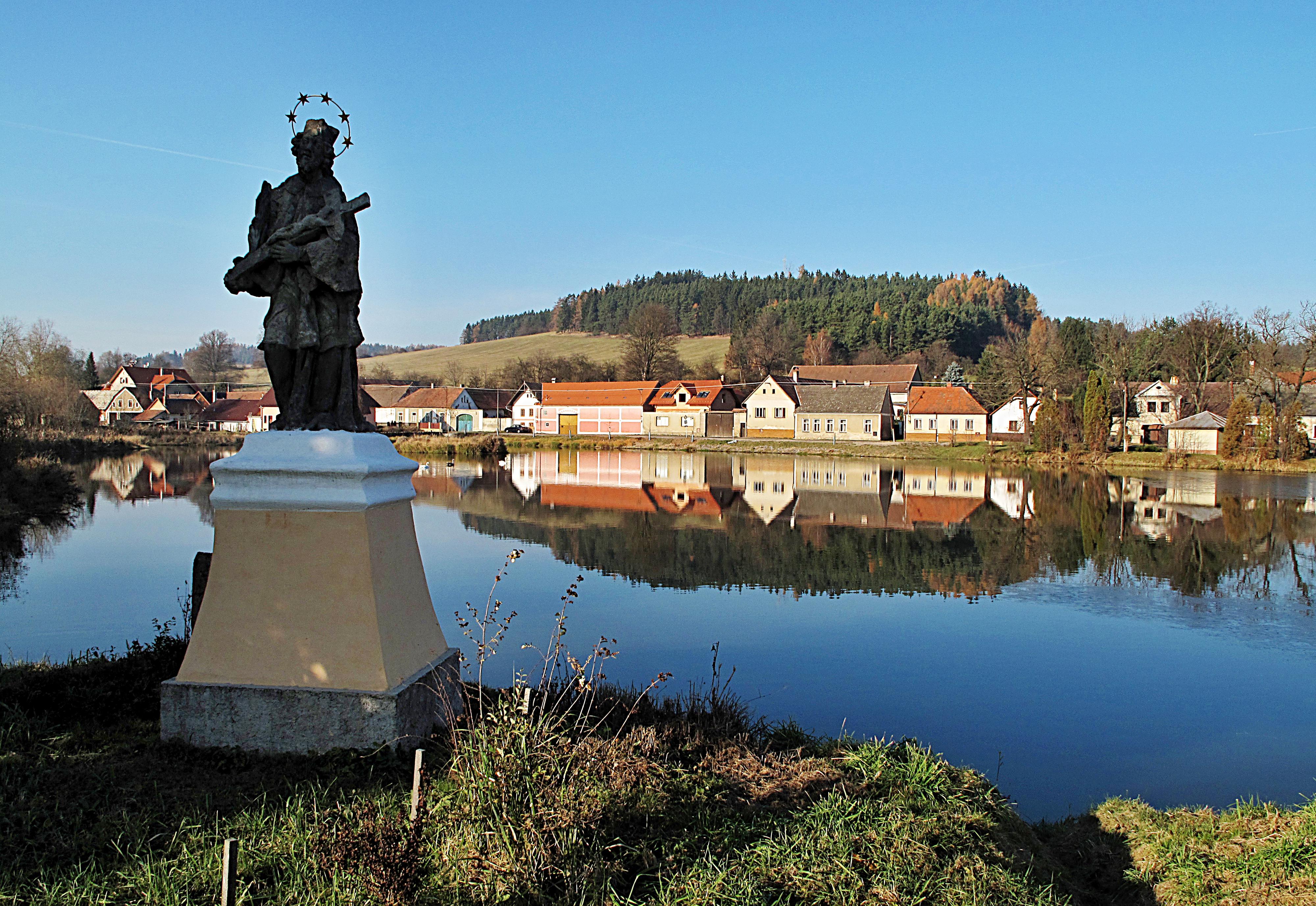 Zvěstov - obecní úřad foto 2