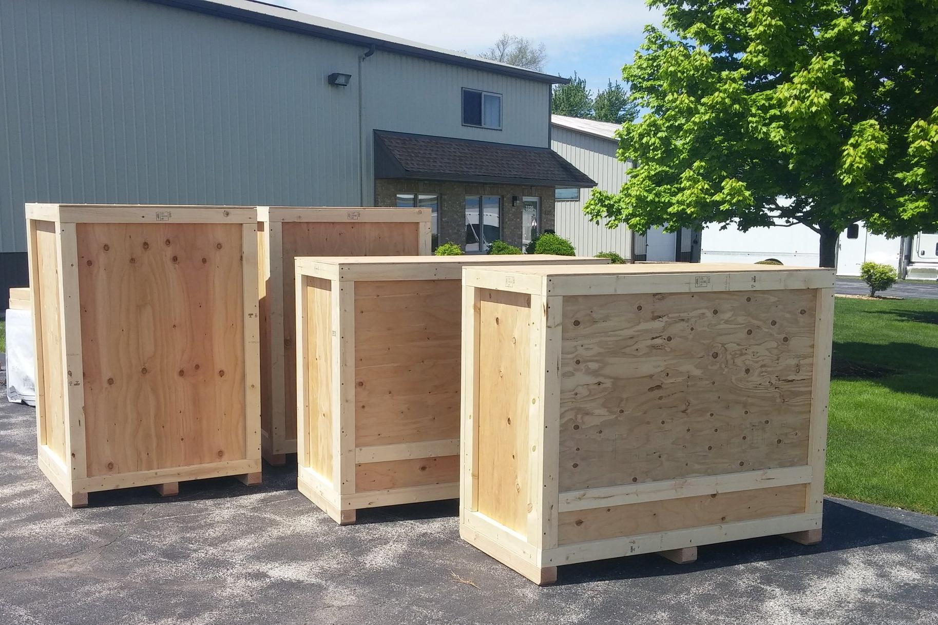 Přepravní bedny a stojany