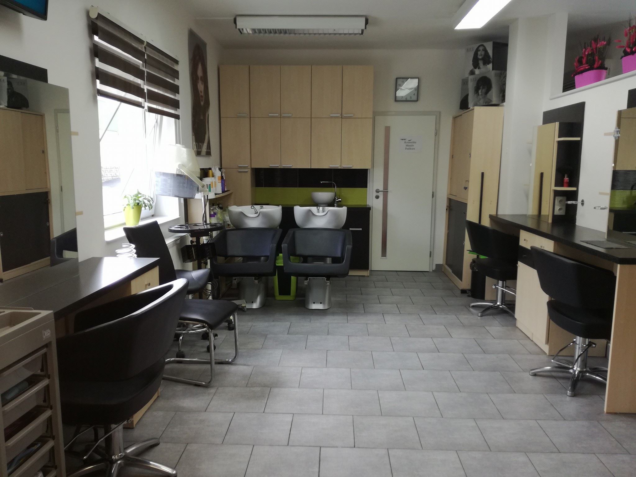 Kadeřnický a pedikérský salón Isis foto 3