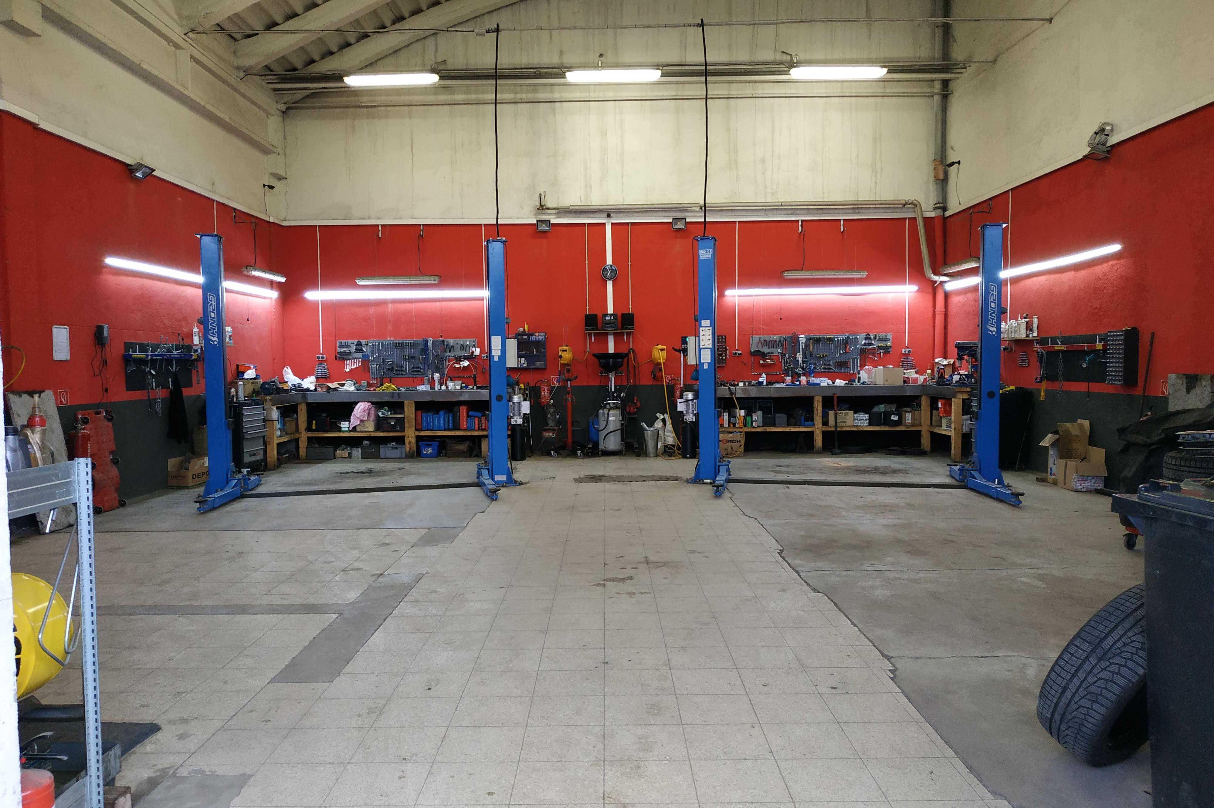 Centrum autoslužeb - Eva Farkašová