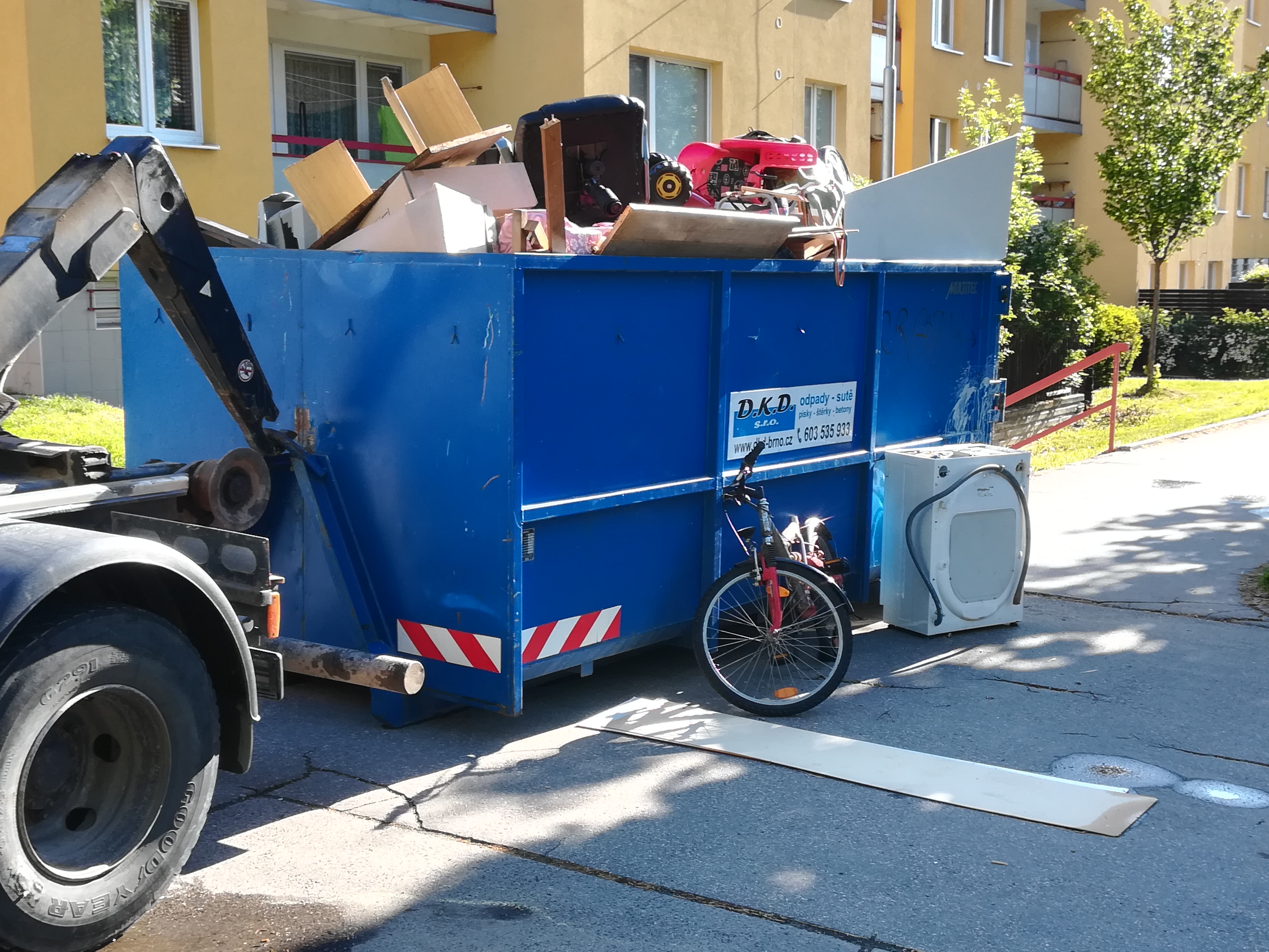 D.K.D. s.r.o. - kontejnerová a nákladní autodoprava foto 3