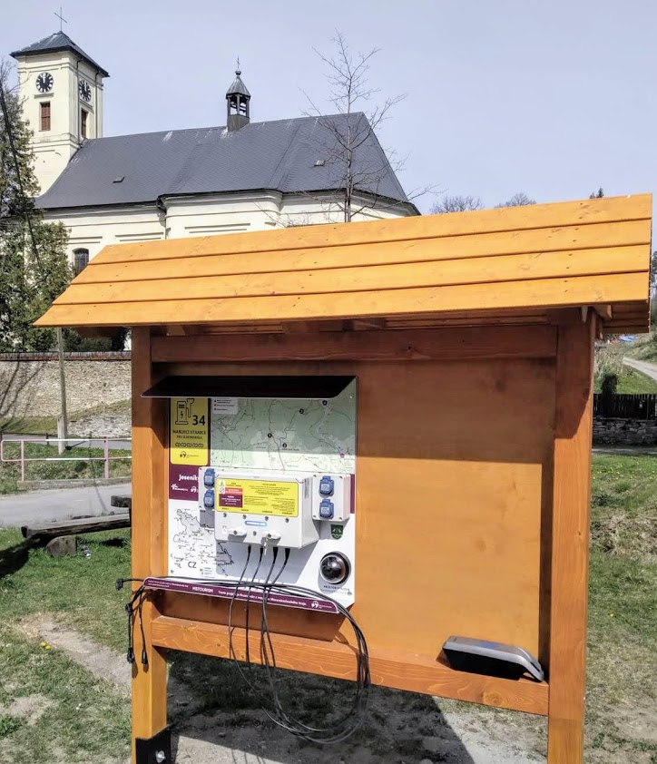 Nabíjecí stanice Obecní úřad Široká Niva foto 2
