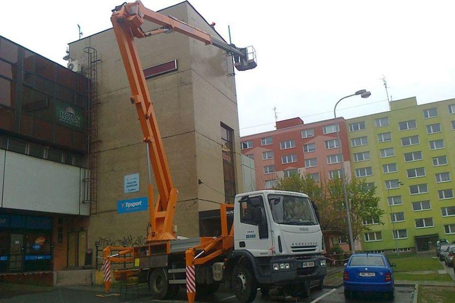 Pronájem montážních plošin do výšky 35m