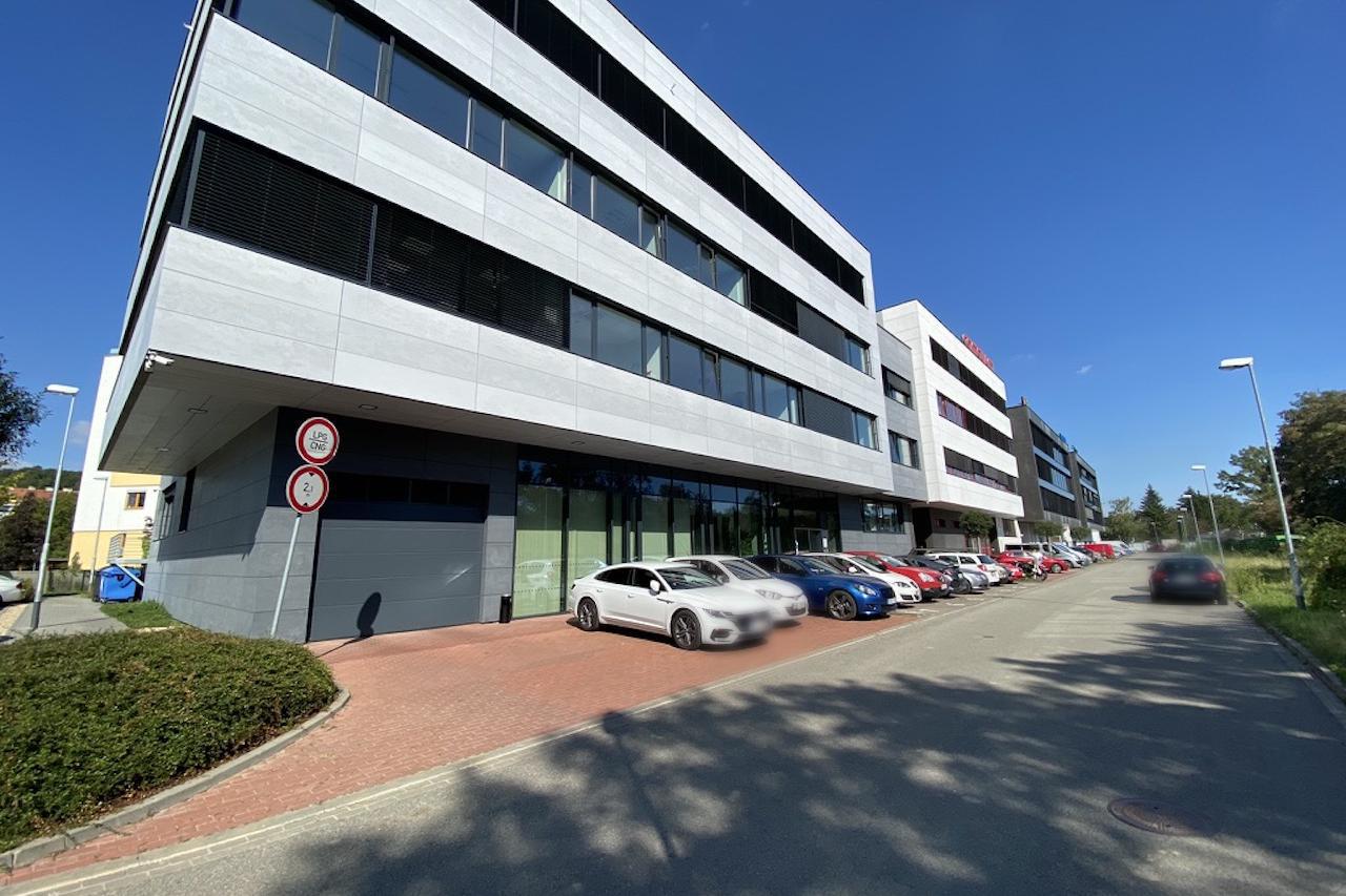 MICHNA REALITY & PARTNEŘI, s.r.o.