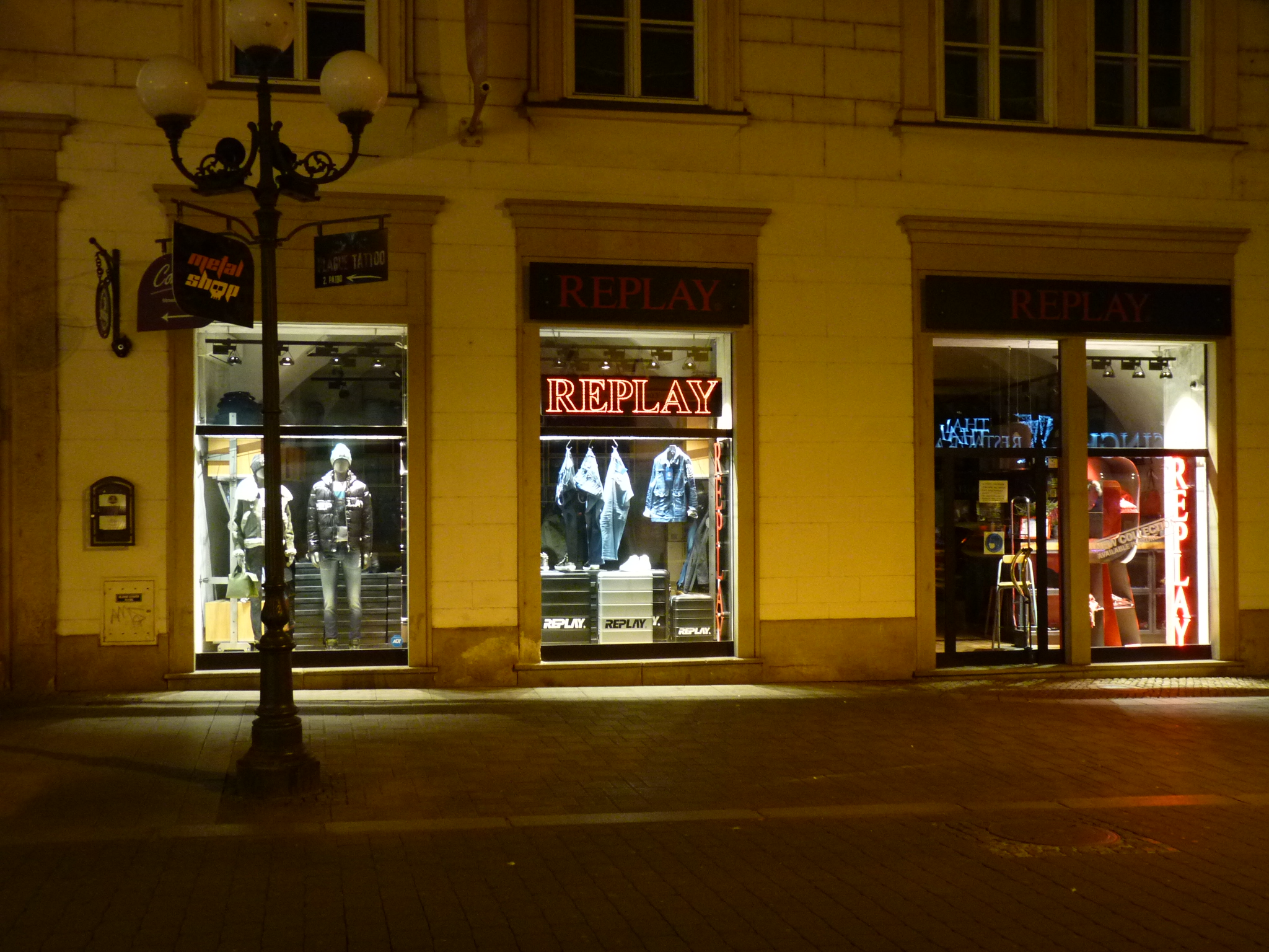 REPLAY STORE foto 2