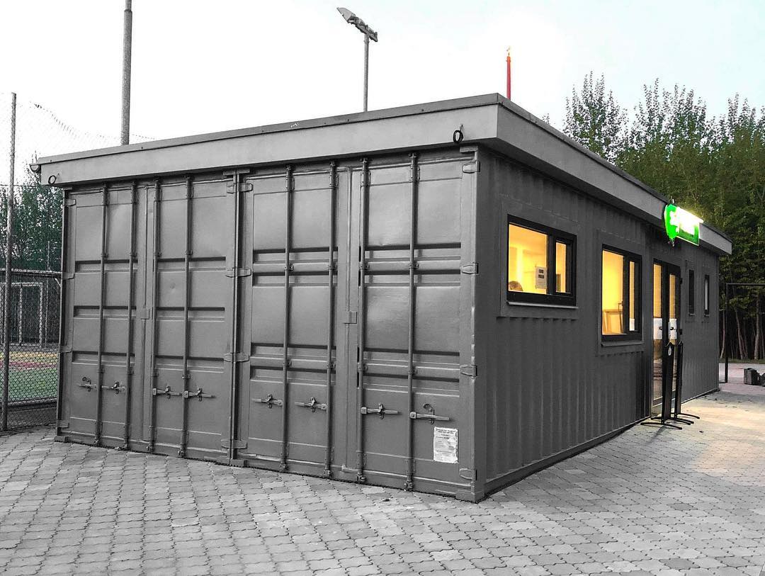 Občerstvení u multifunkčního hřiště