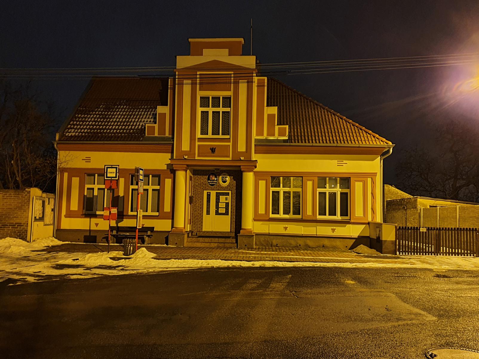 Cvrčovice - obecní úřad foto 2