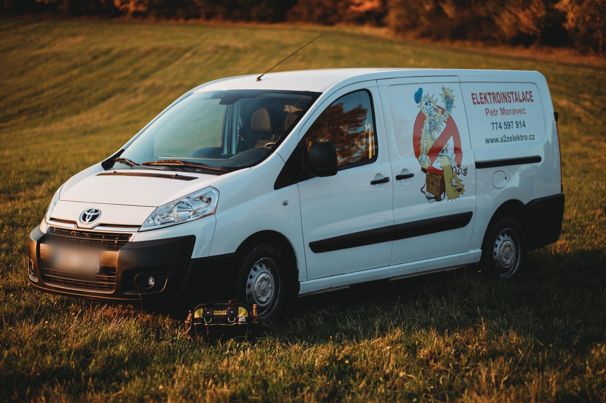 Elektrikář Petr Moravec