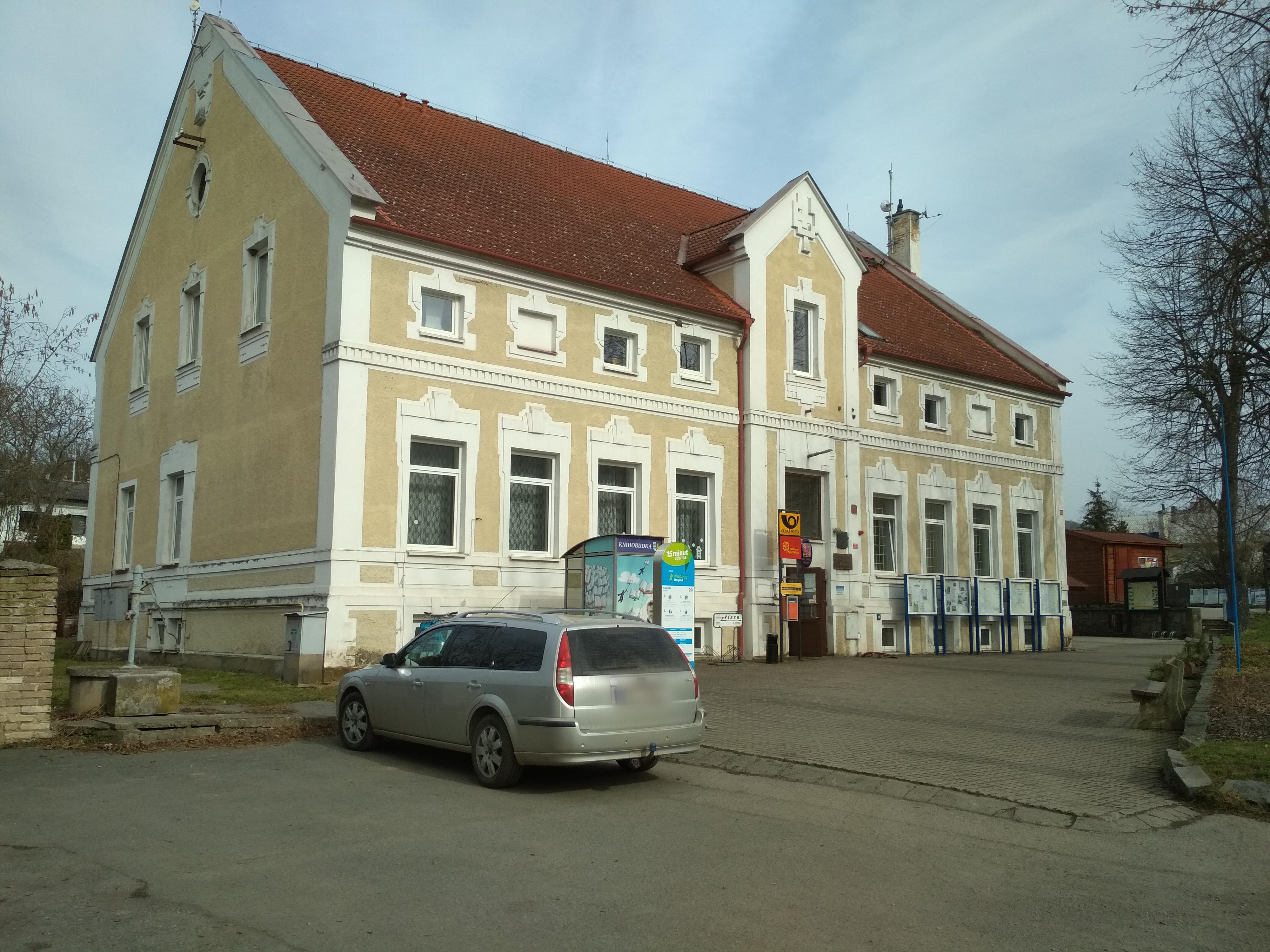 Hýskov - obecní úřad foto 2