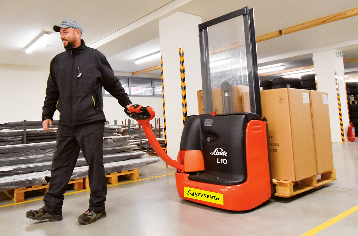 VZV RENT - Půjčovna manipulační techniky foto 4