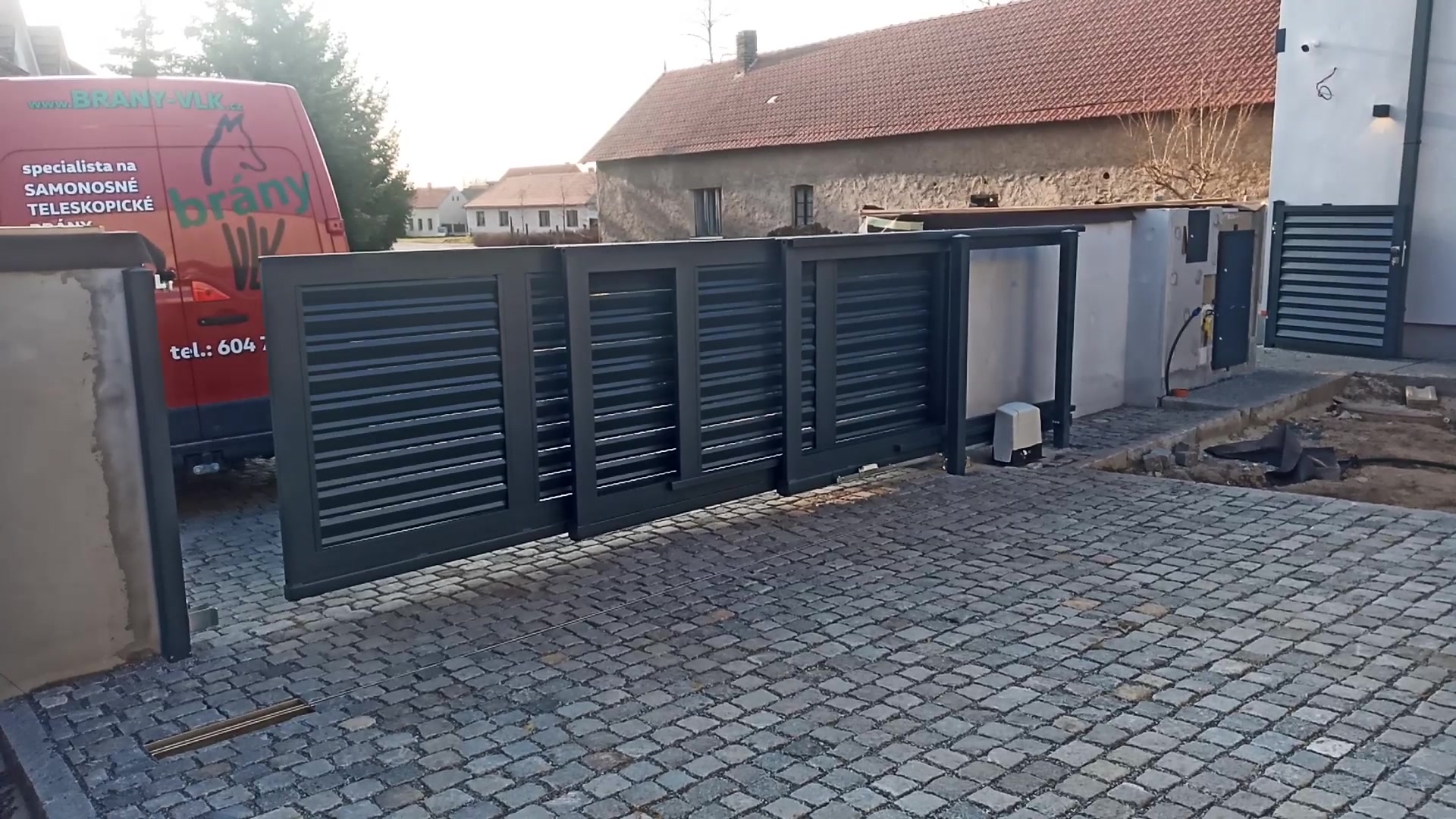 Brány Vlk foto 2 (náhled videa)