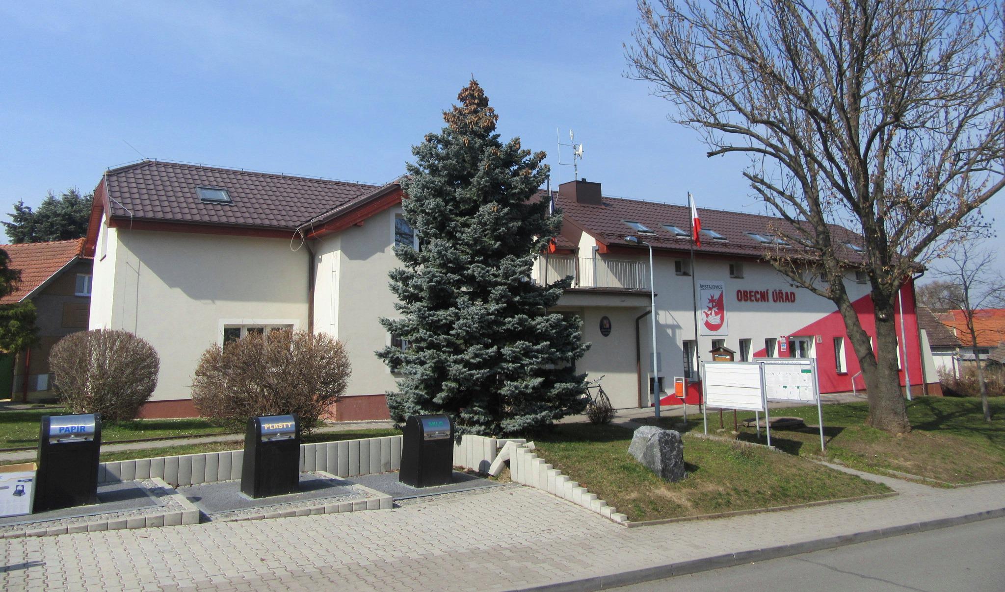 Šestajovice - obecní úřad foto 3