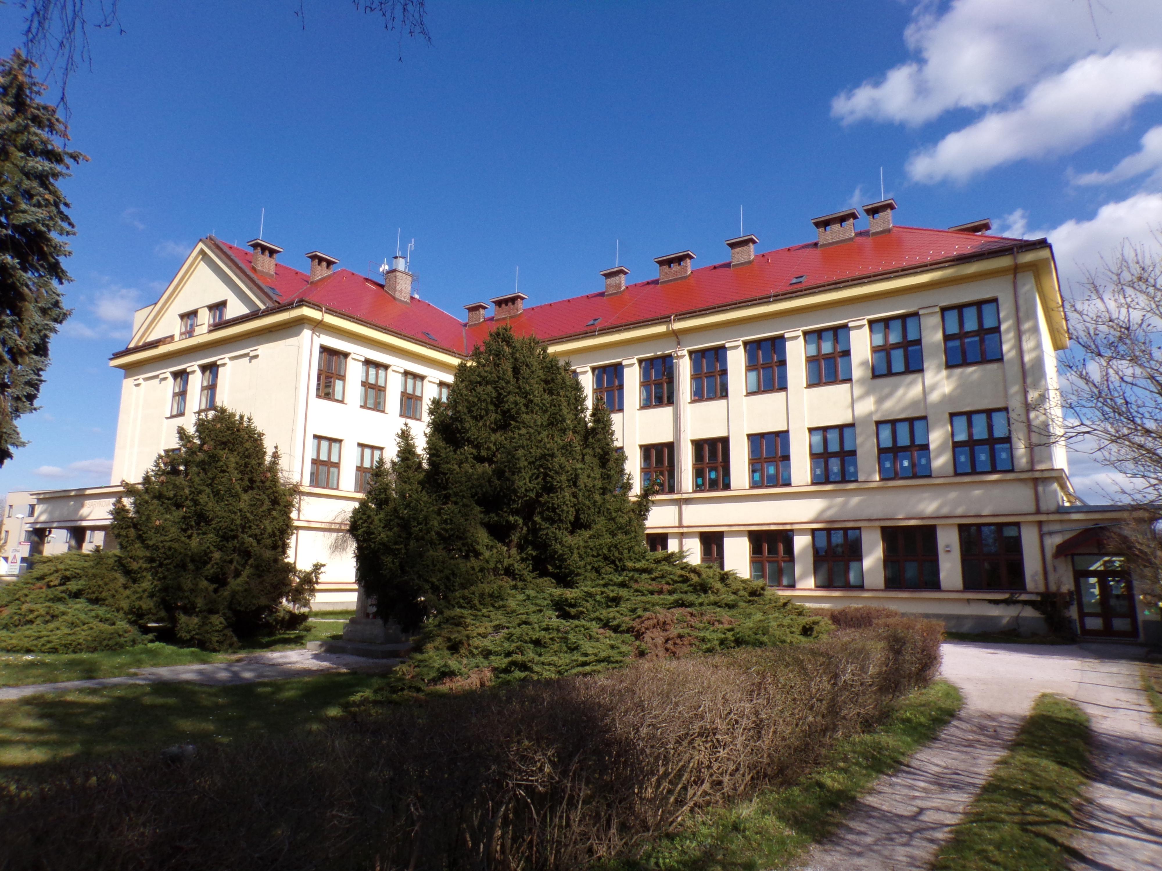 Masarykova ZŠ a MŠ, Hradec Králové - Plotiště, P. Jilemnického foto 2