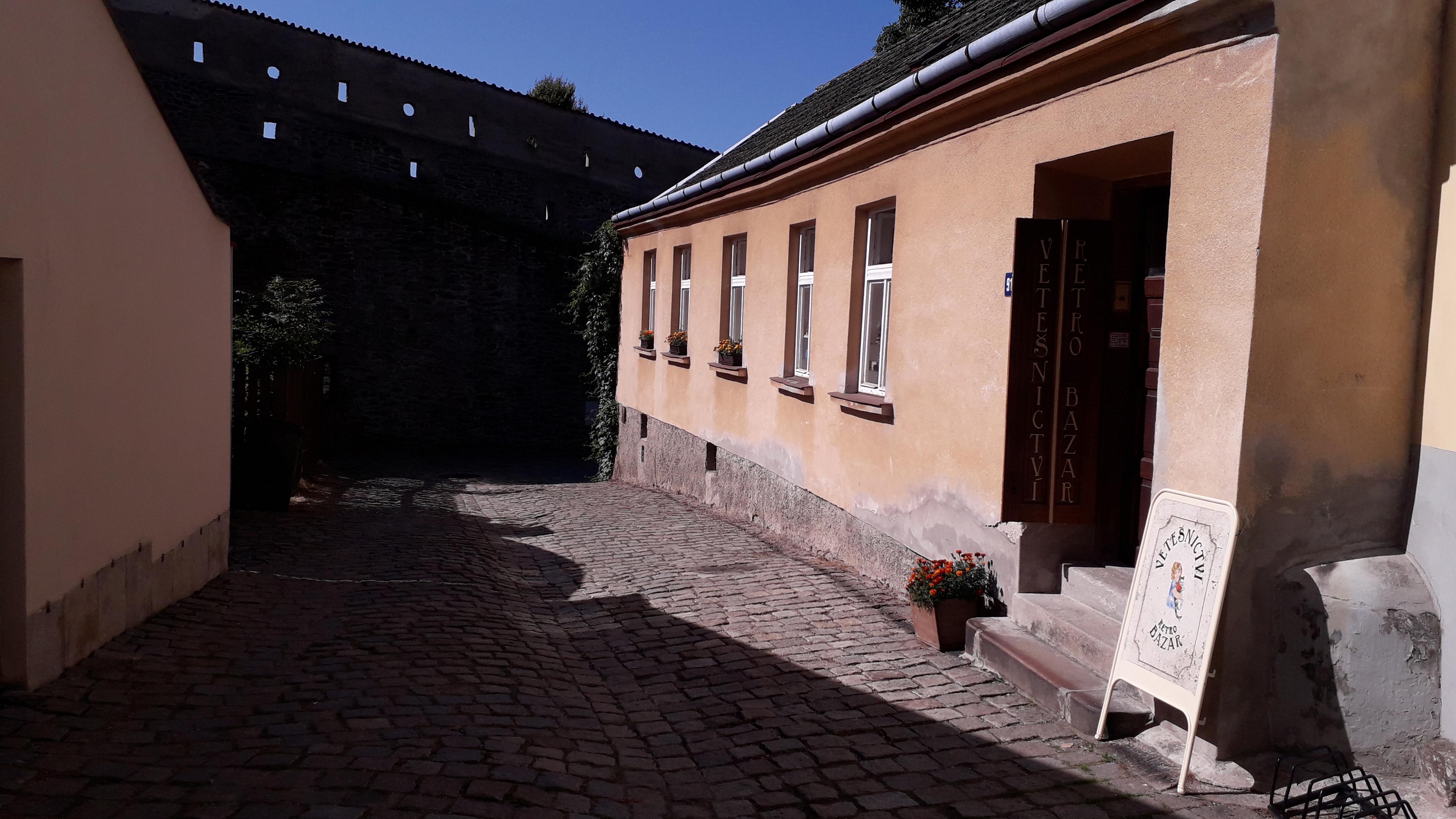 Marek Pecivál - Retro Bazar