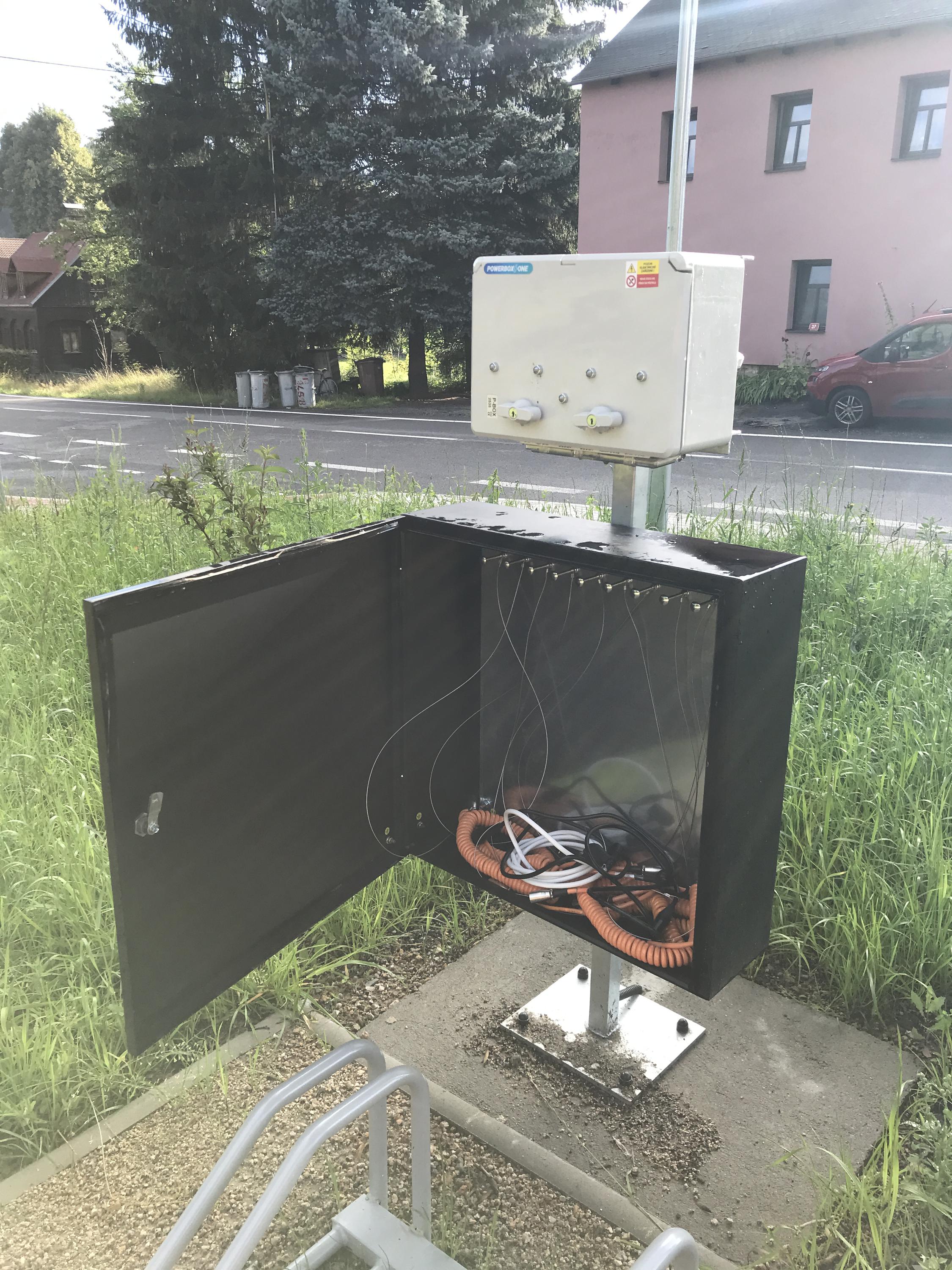 Nabíjecí stanice Petrovice náměstí foto 4
